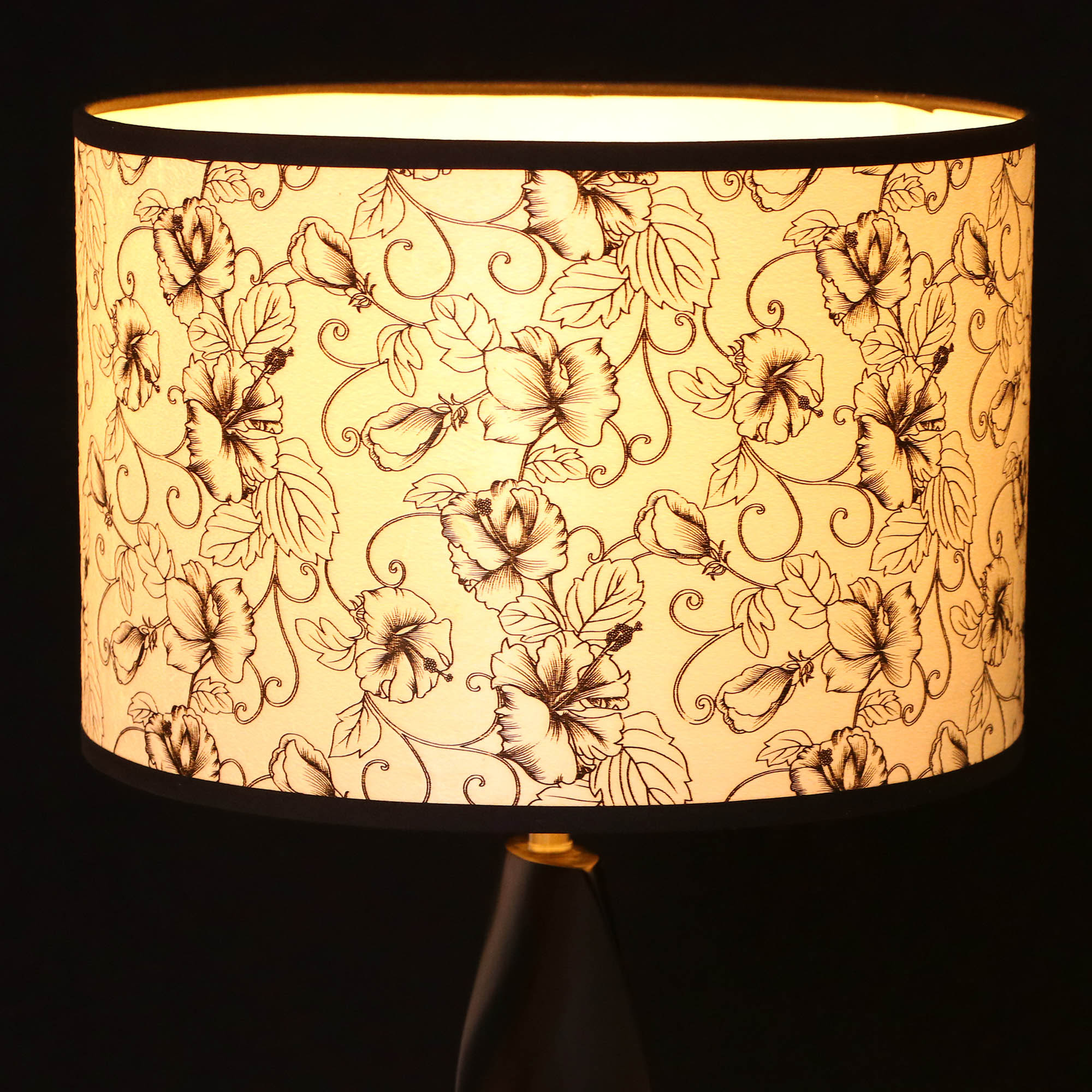 фото Лампа настольная 1л.c элементами дерева gedun lighting mt6801