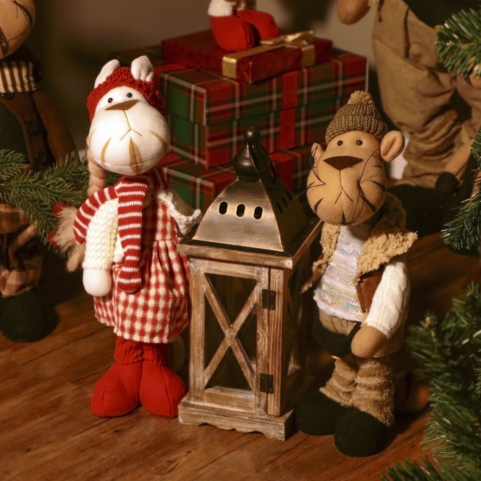 фото Новогодний декор sote toys тигр в красном платье 40 см