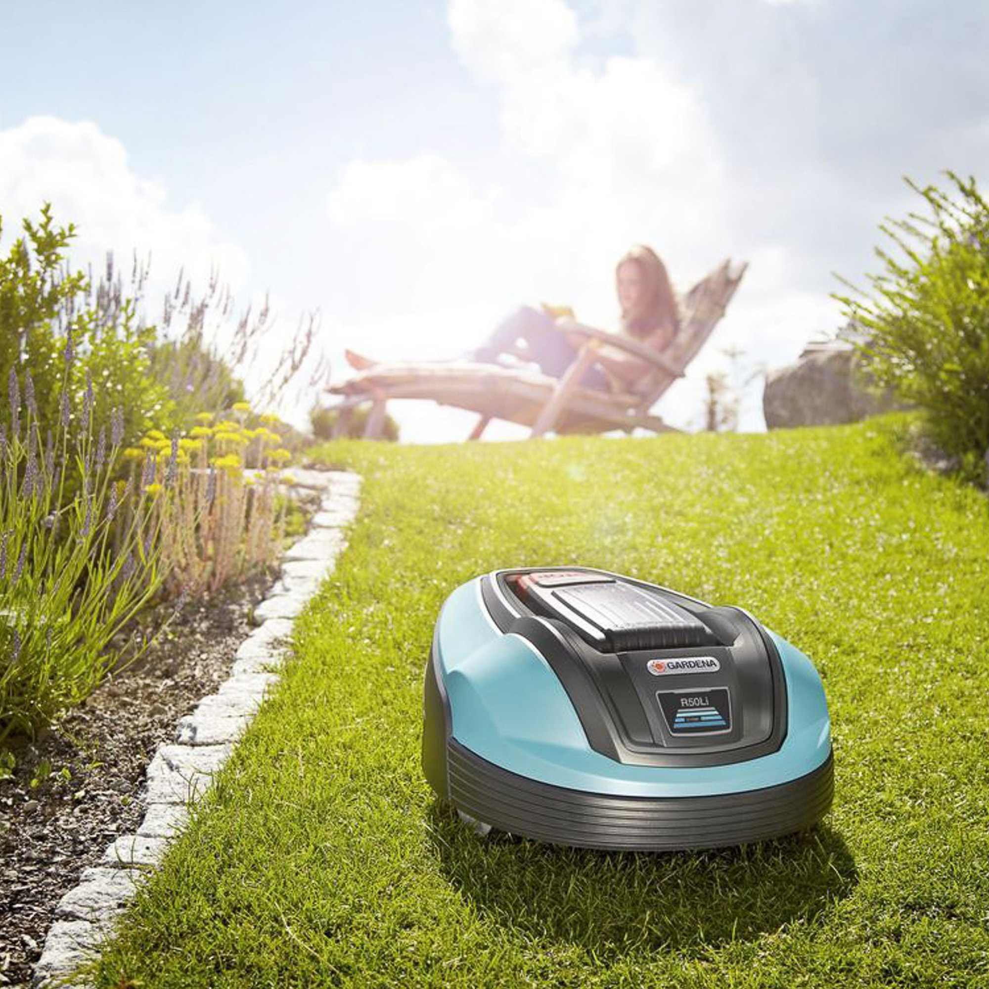 Вечная газонокосилка. Робот газонокосилка Gardena. Газонокосилка Gardena Fox. Flymo Lawnmower. Eme 120 газонокосилка.