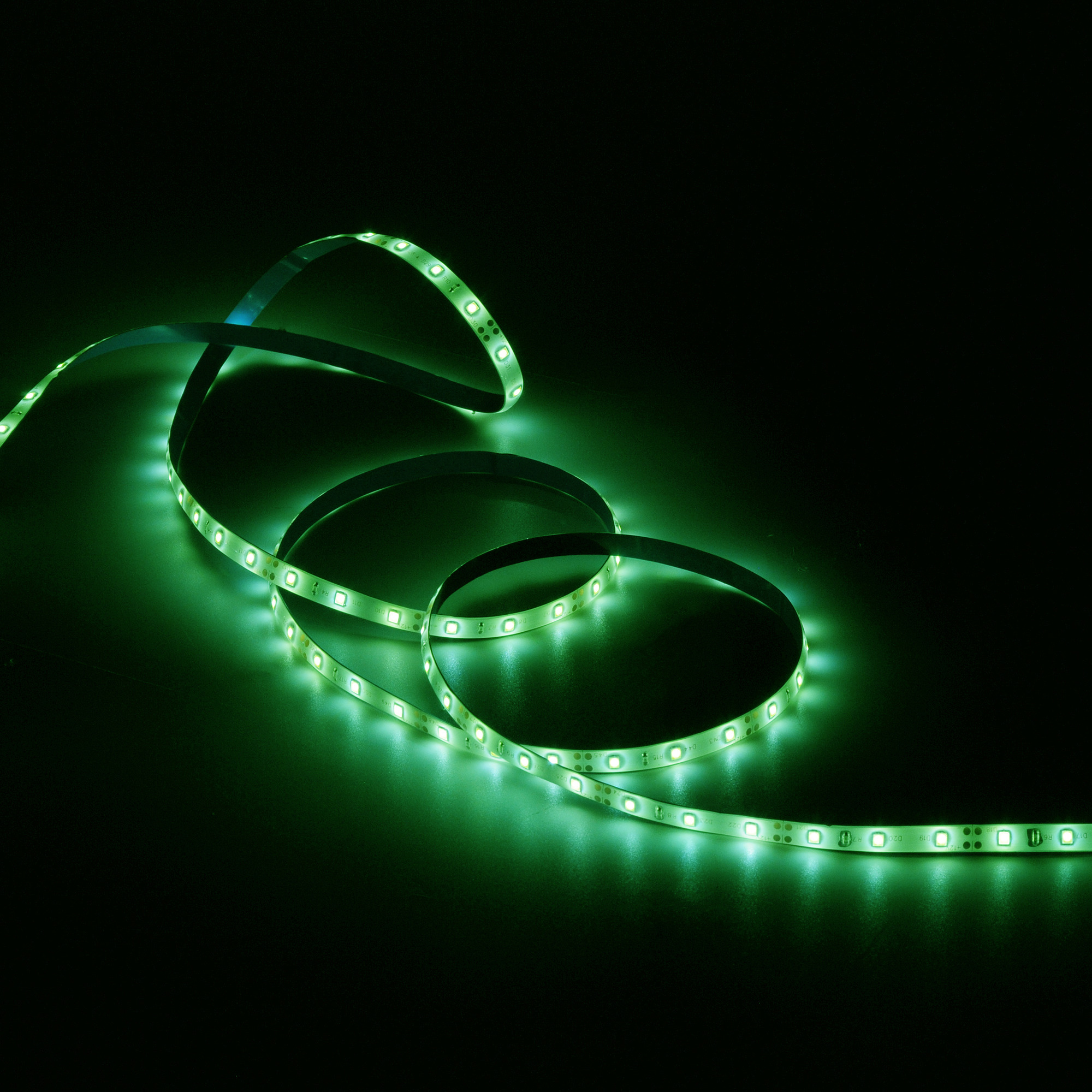Лента Gauss LED Elementary 2835/60-SMD 4.8W 12V DC зеленый IP66 (ZIP Bag 5м) лента led 2835 60 smd 4 8w 12v dc зеленый блистер 5м