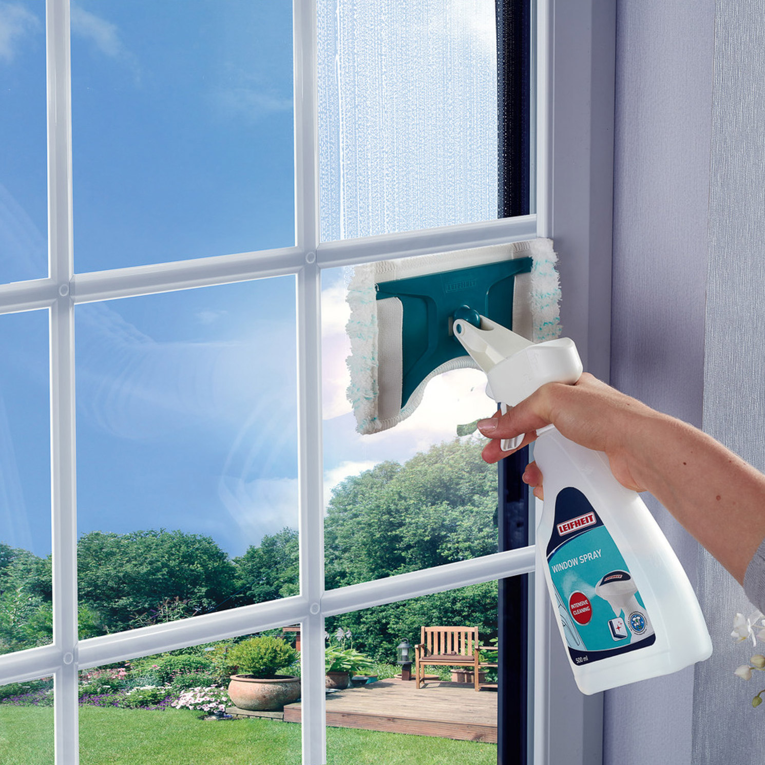 Чем лучше мыть окна. Стекломой Leifheit hausrein. Мойка окон. Мытье окон. Чистые окна.