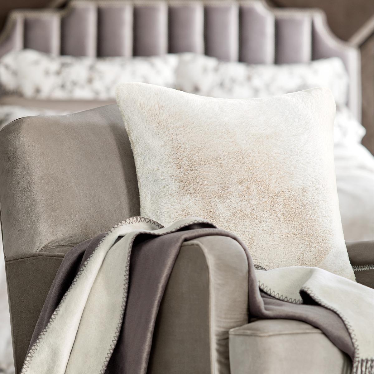 Подушка декоративная Togas Амара жемчужная 45x45 см