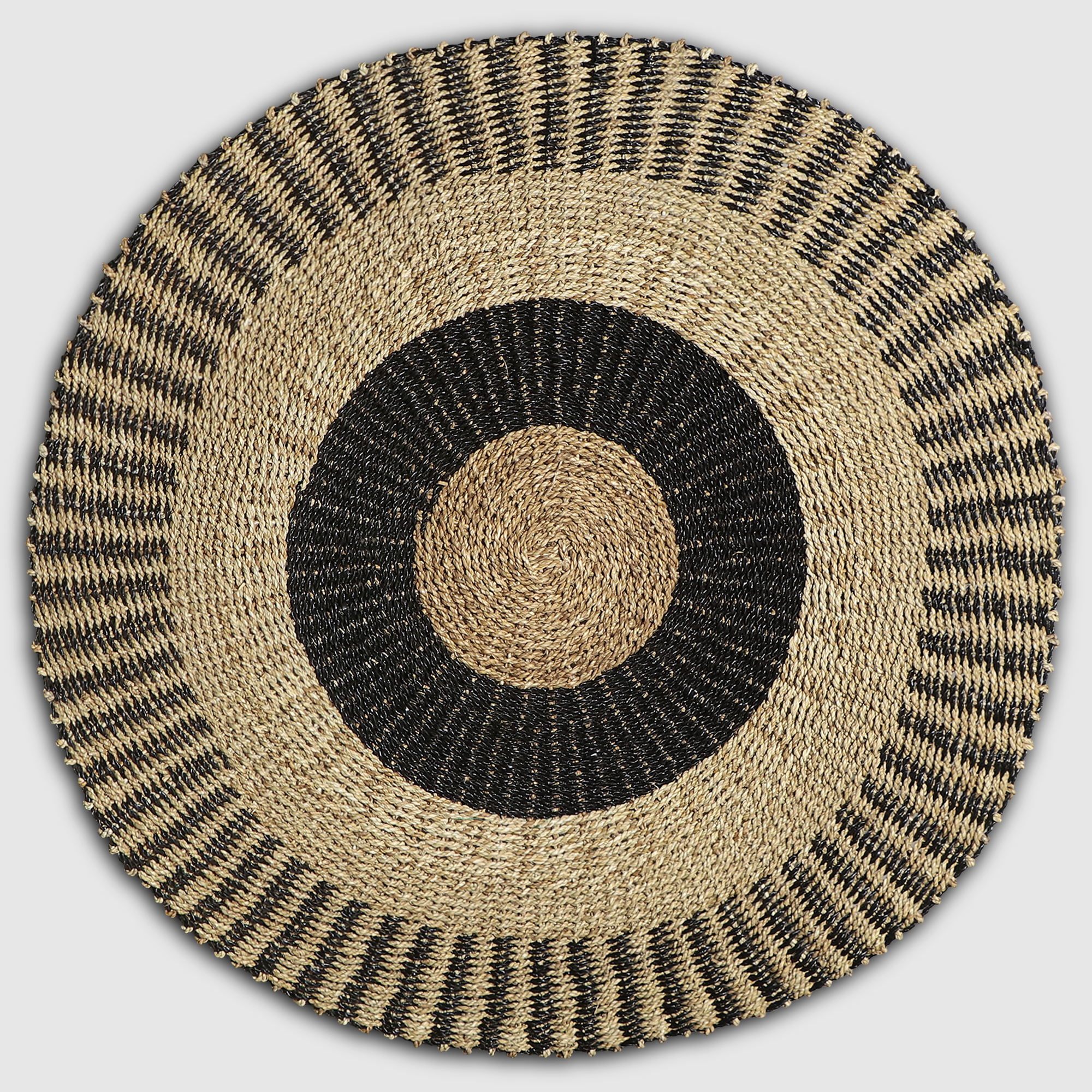 Коврик Rattan grand rug tenun nagan в полоску черного и коричневого цвета, д 120 см