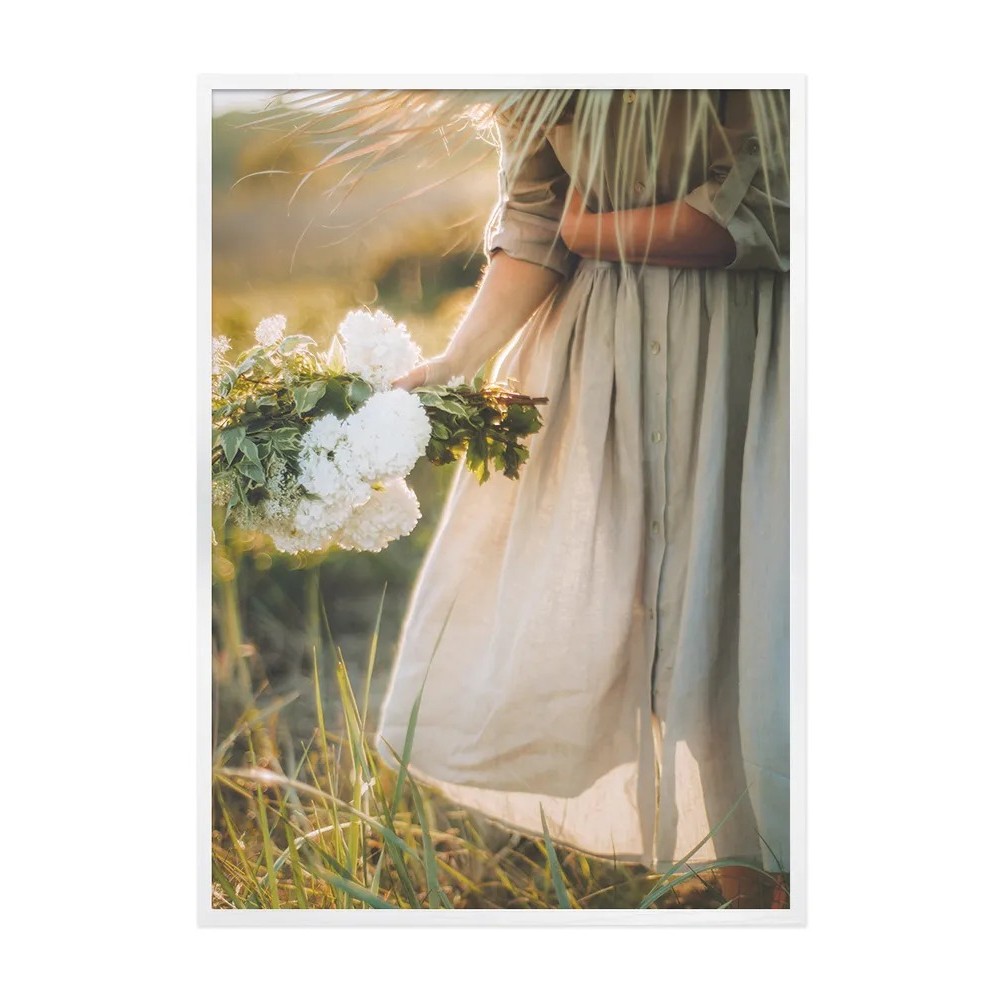фото Постер лакарт дизайн девушка и цветы в белой деревянной раме 50х70 см