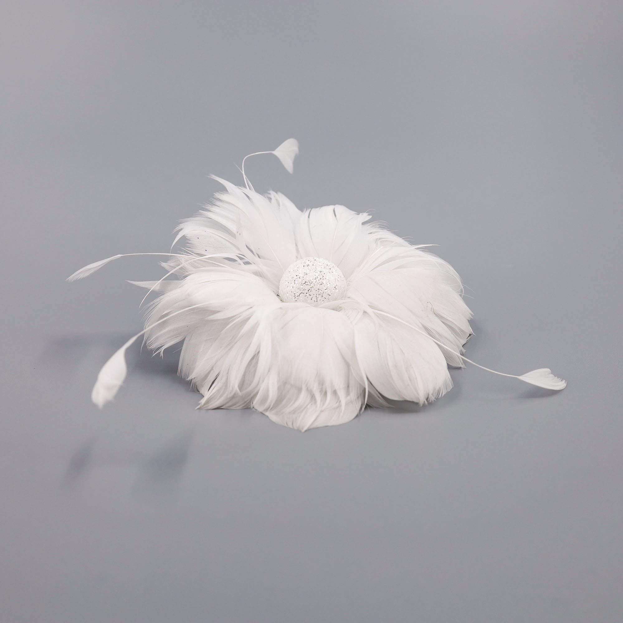 Цветок декоративный James arts белый на клипсе 15х6 см ок декоративный james arts бежевый на клипсе 10х6 см