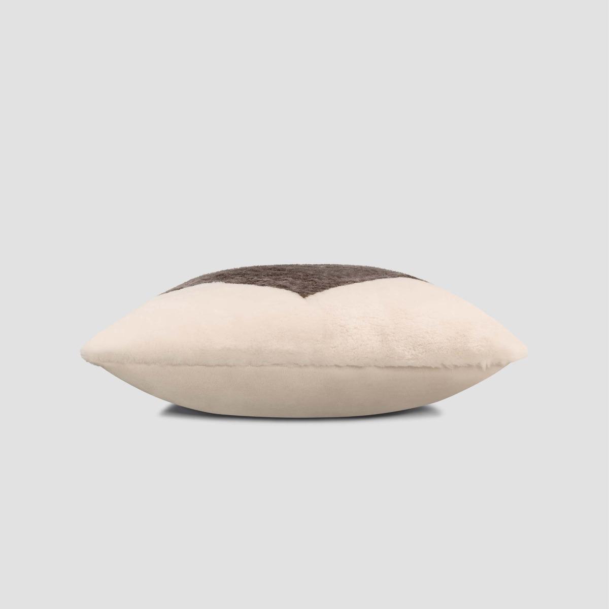 Декоративная подушка Togas Мюнье коричневая 40х40 см, цвет коричневый - фото 4
