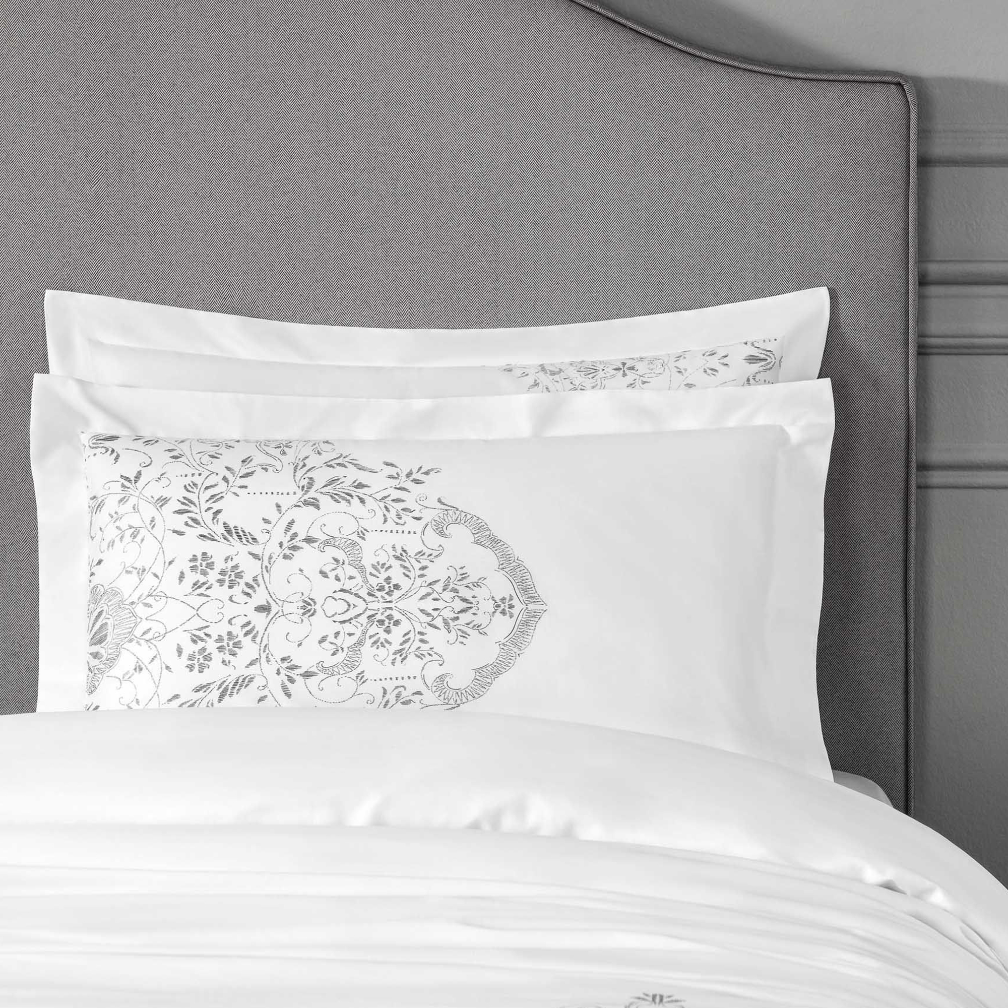 Комплект постельного белья Togas Амарис белый Полуторный, размер Полуторный - фото 6