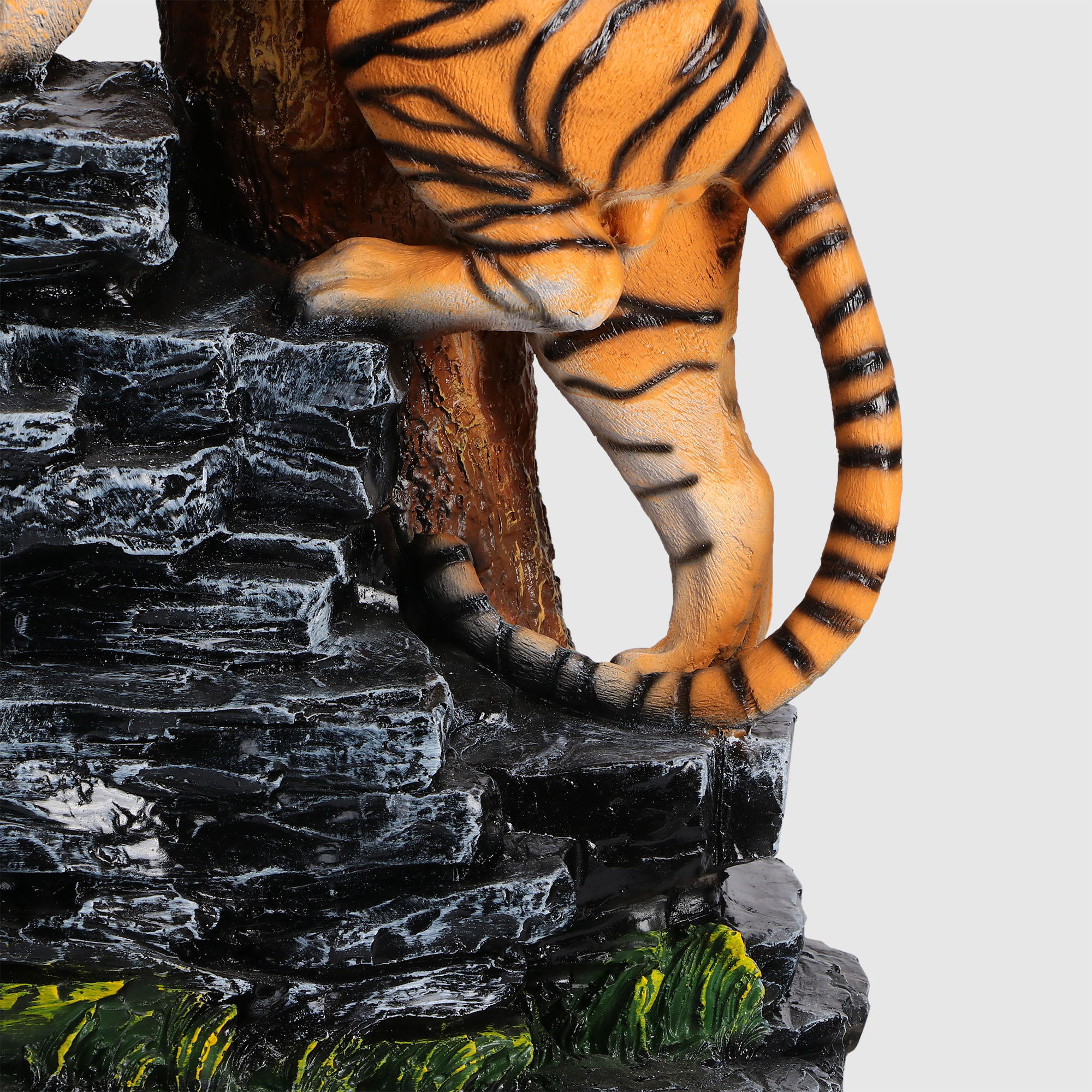 фото Фигура тпк полиформ тигр на камнях 66 см