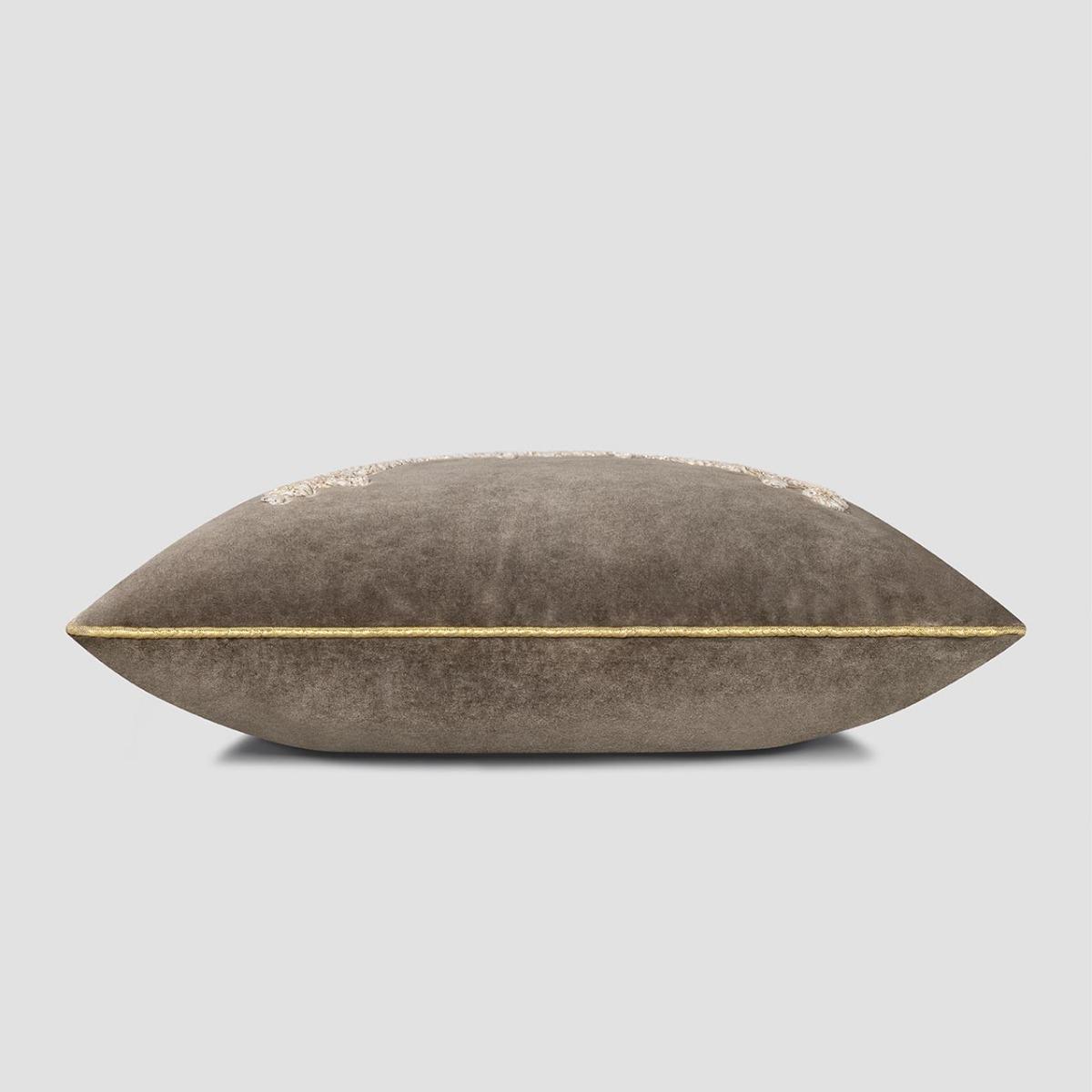 Декоративная подушка Togas Туррис коричневая 45х45 см, цвет коричневый - фото 4