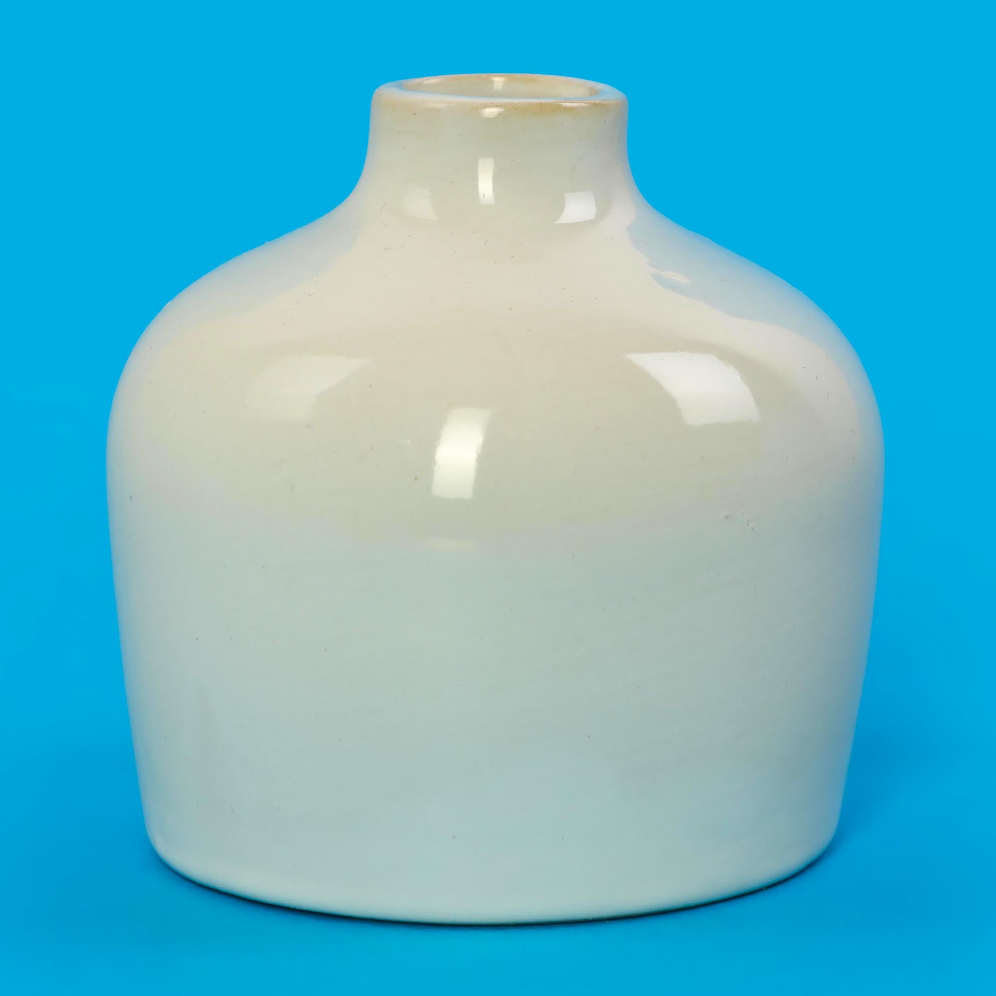ваза для ов eurasia group фарфоровая корица 19х19х36 см Ваза для цветов Eurasia Group белая 10.7x10.7x10.8 см