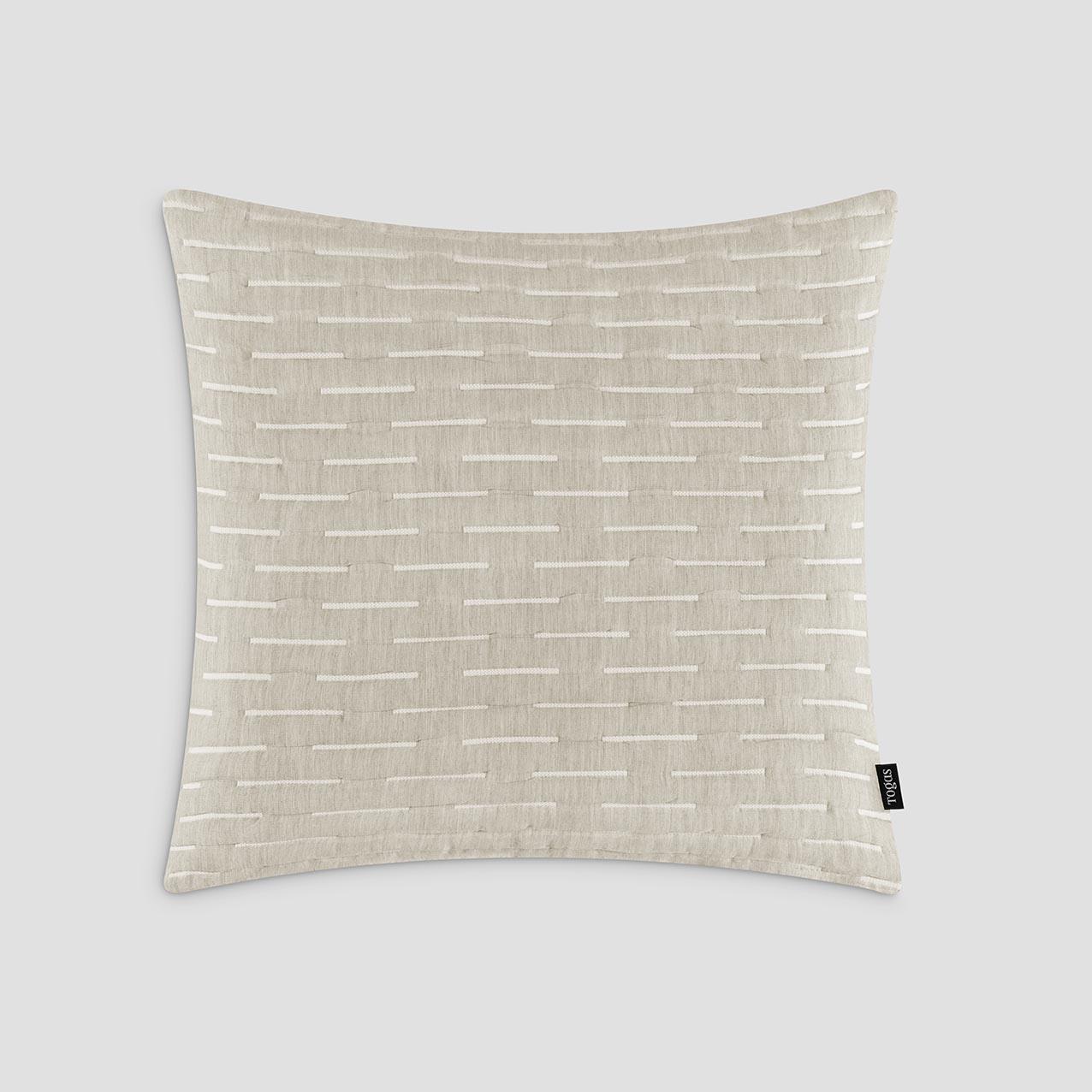 Декоративная подушка Togas Лассен бежевая 45х45 см, цвет бежевый - фото 2