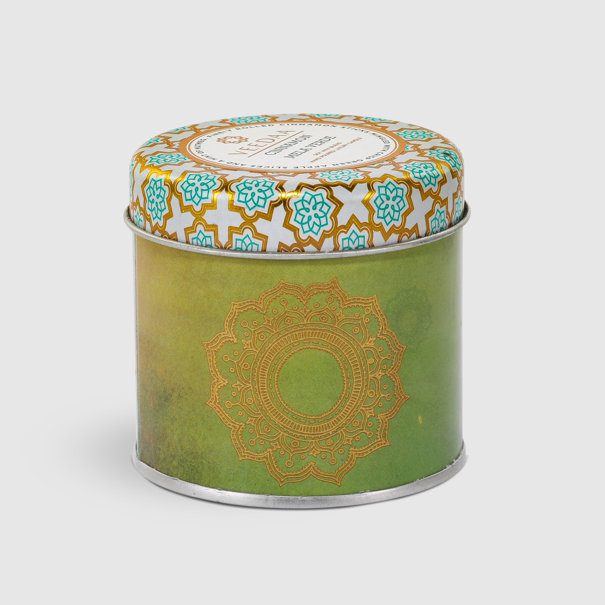 Свеча Veedaa Cinnamon mela verde в жестяной банке свеча в жестяной банке veedaa bulgarian lavender 8906136680128