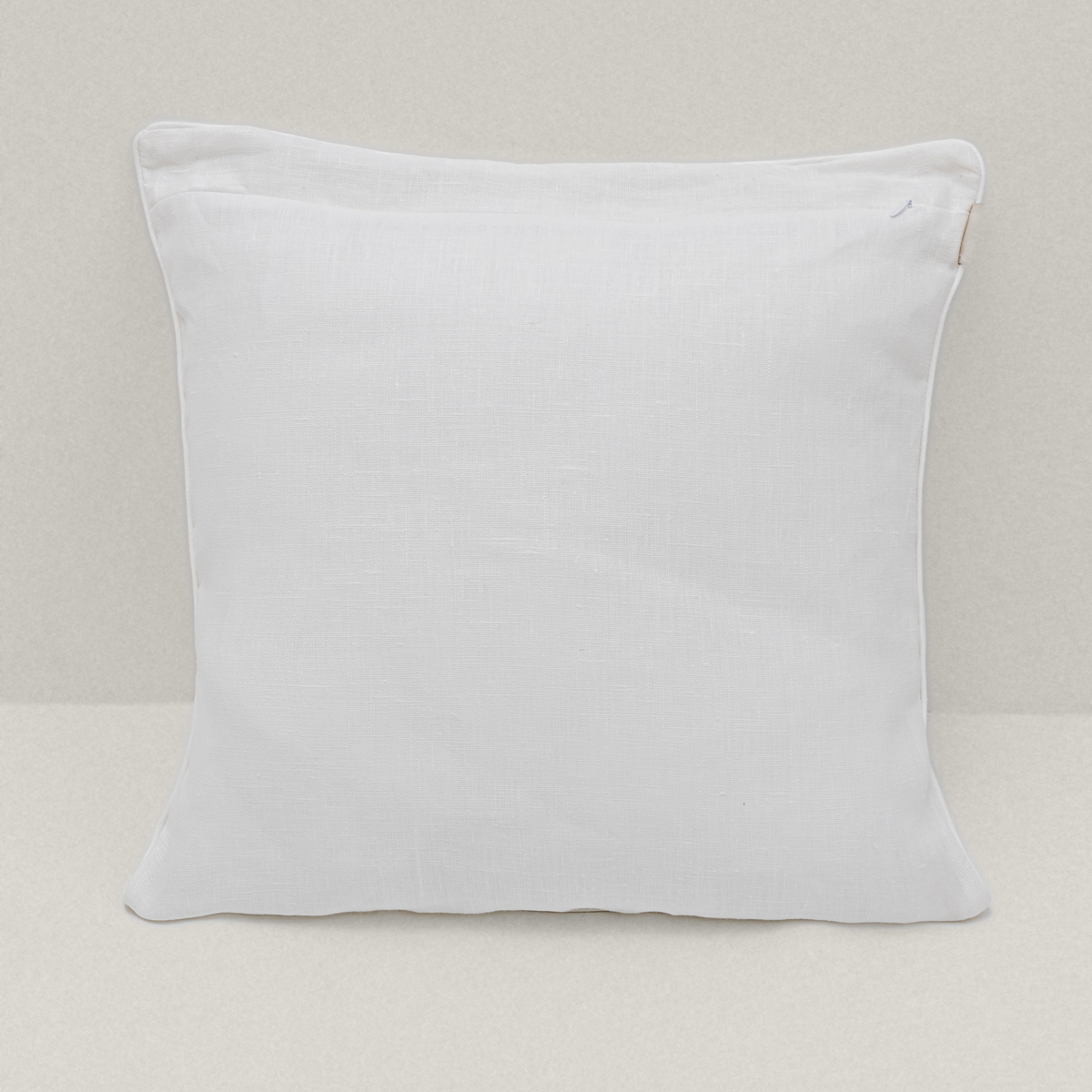 Декоративная подушка Linen Love Отбеленный белая 45х45 см, цвет белый