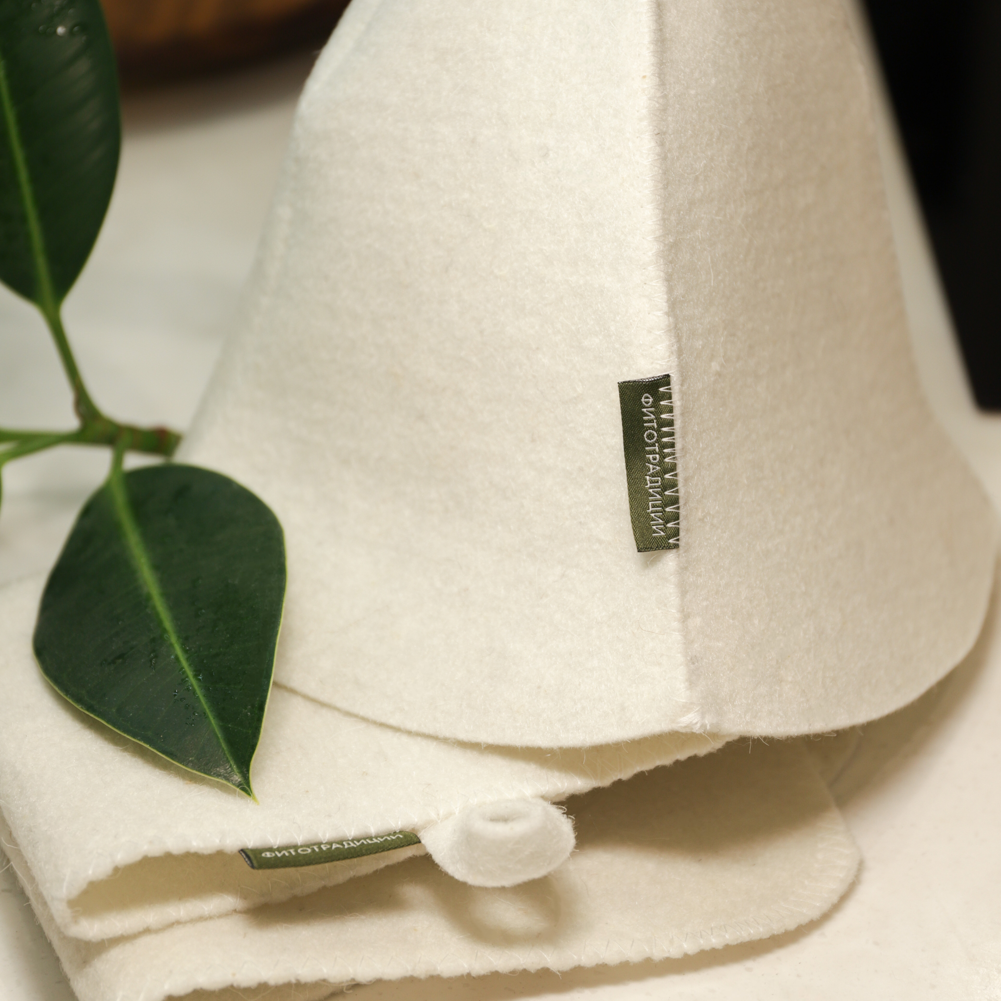 Комплект банный Фитотрадиции шапка и коврик белый - фото 3