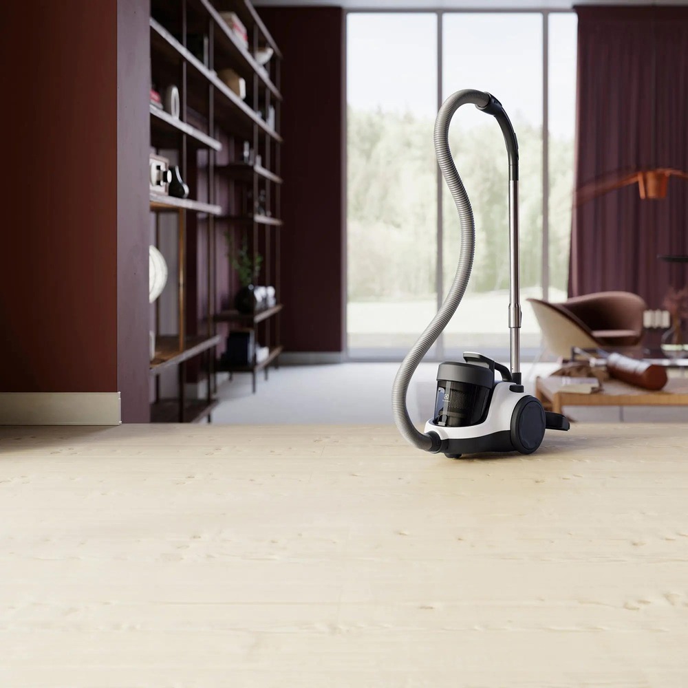 Пылесос Electrolux ECC21-2IW белый