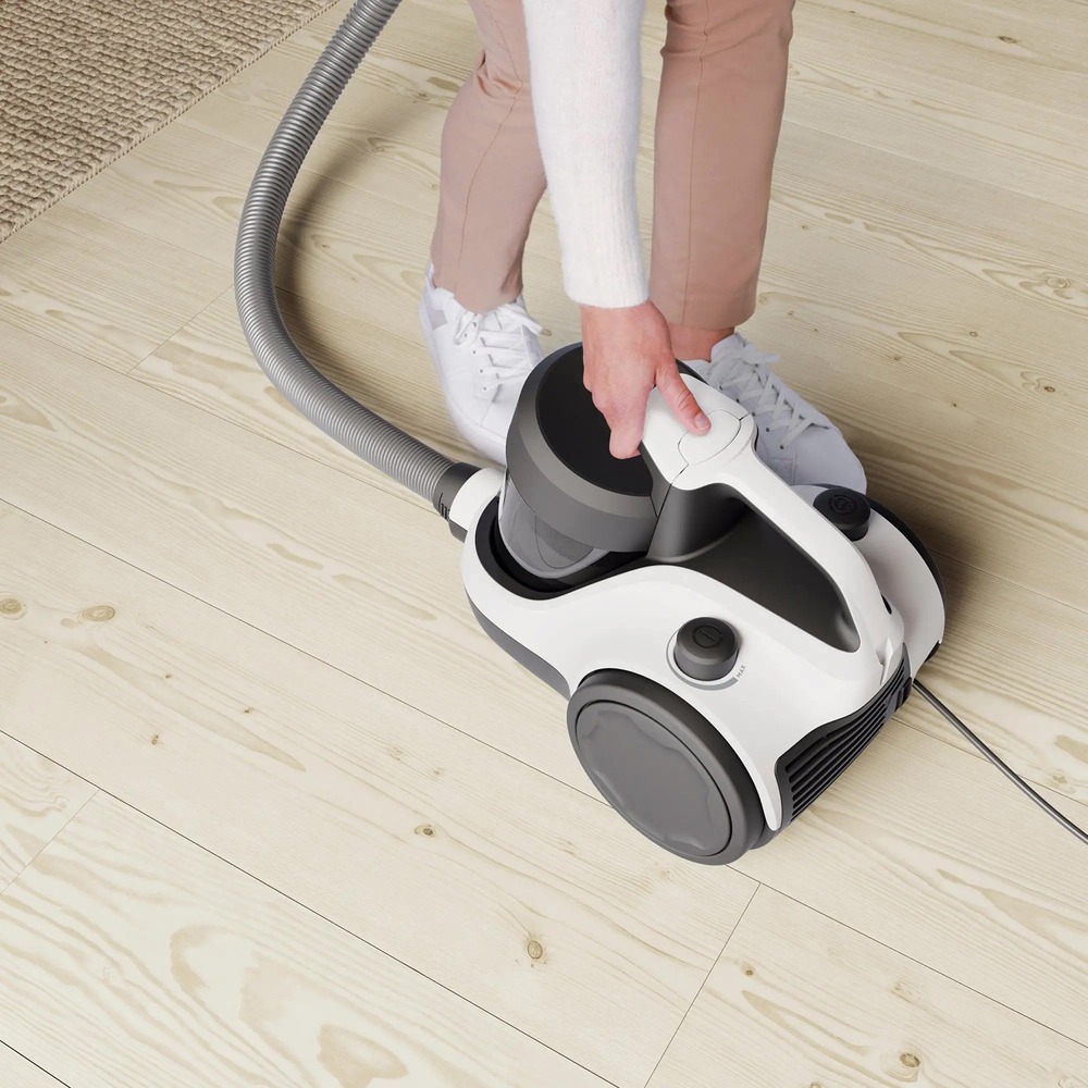 Пылесос Electrolux ECC21-2IW белый