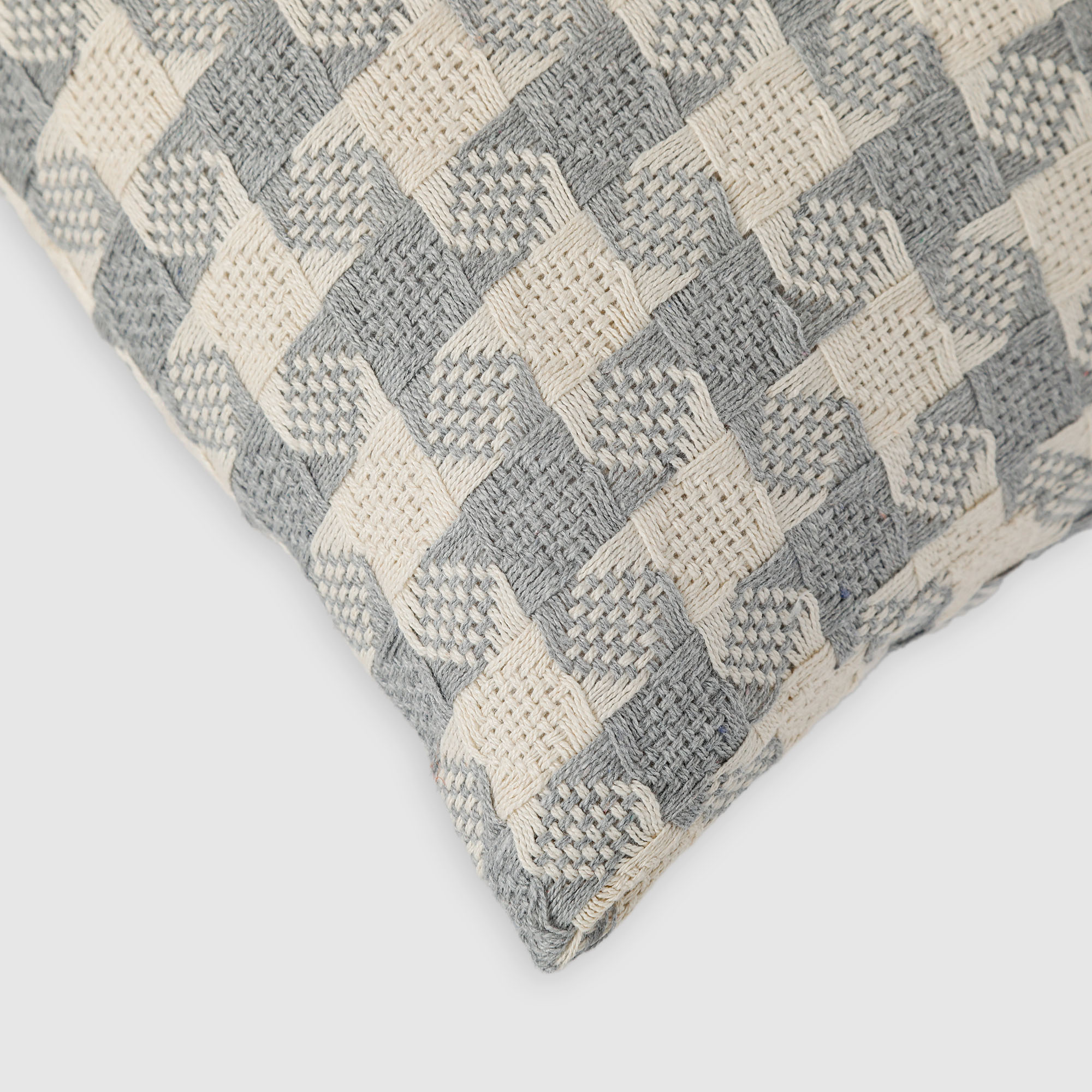 Подушка Homelines textiles Peid-de-Poule grey серая 45х45 см, цвет серый - фото 4
