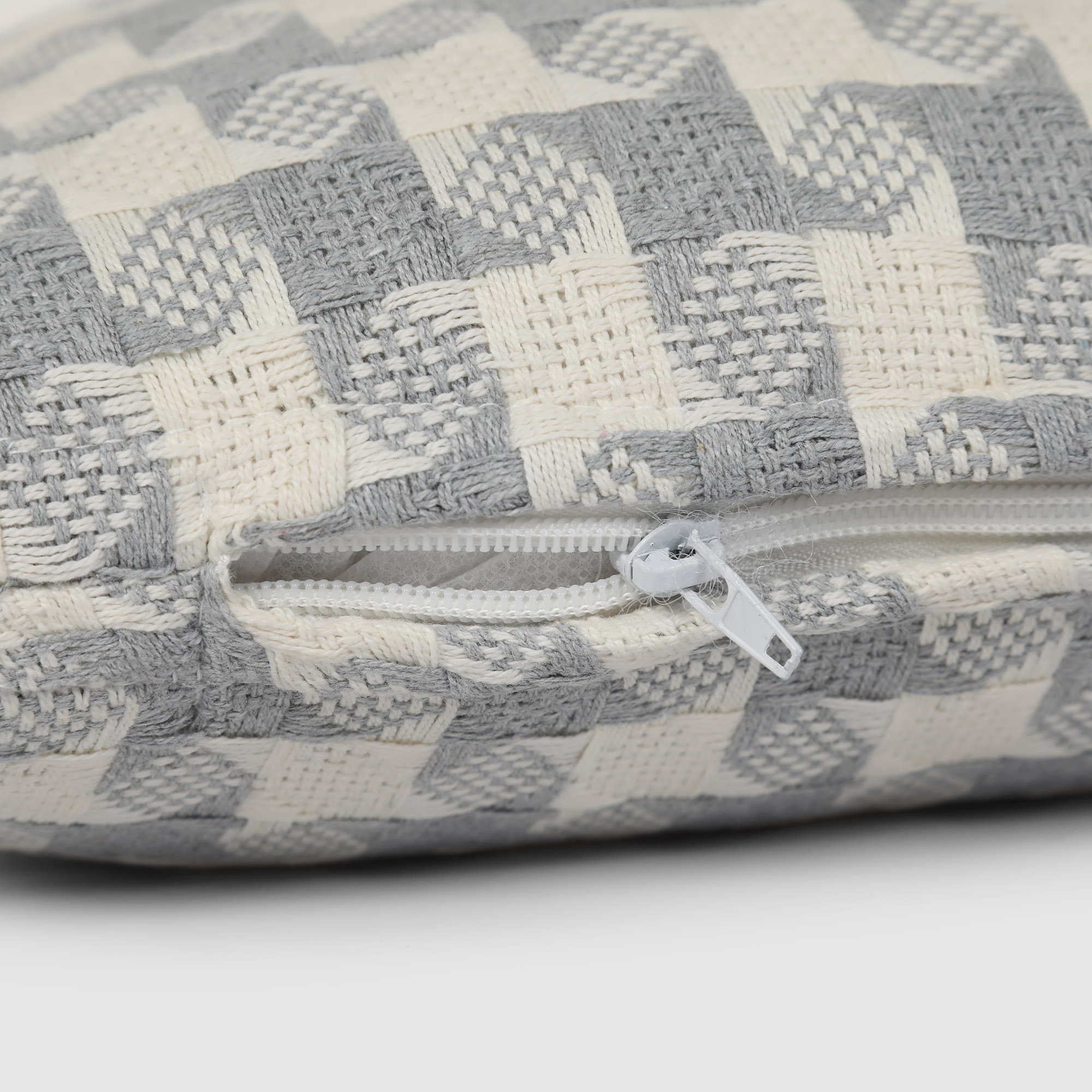 Подушка Homelines textiles Peid-de-Poule grey серая 30х60 см, цвет серый - фото 6