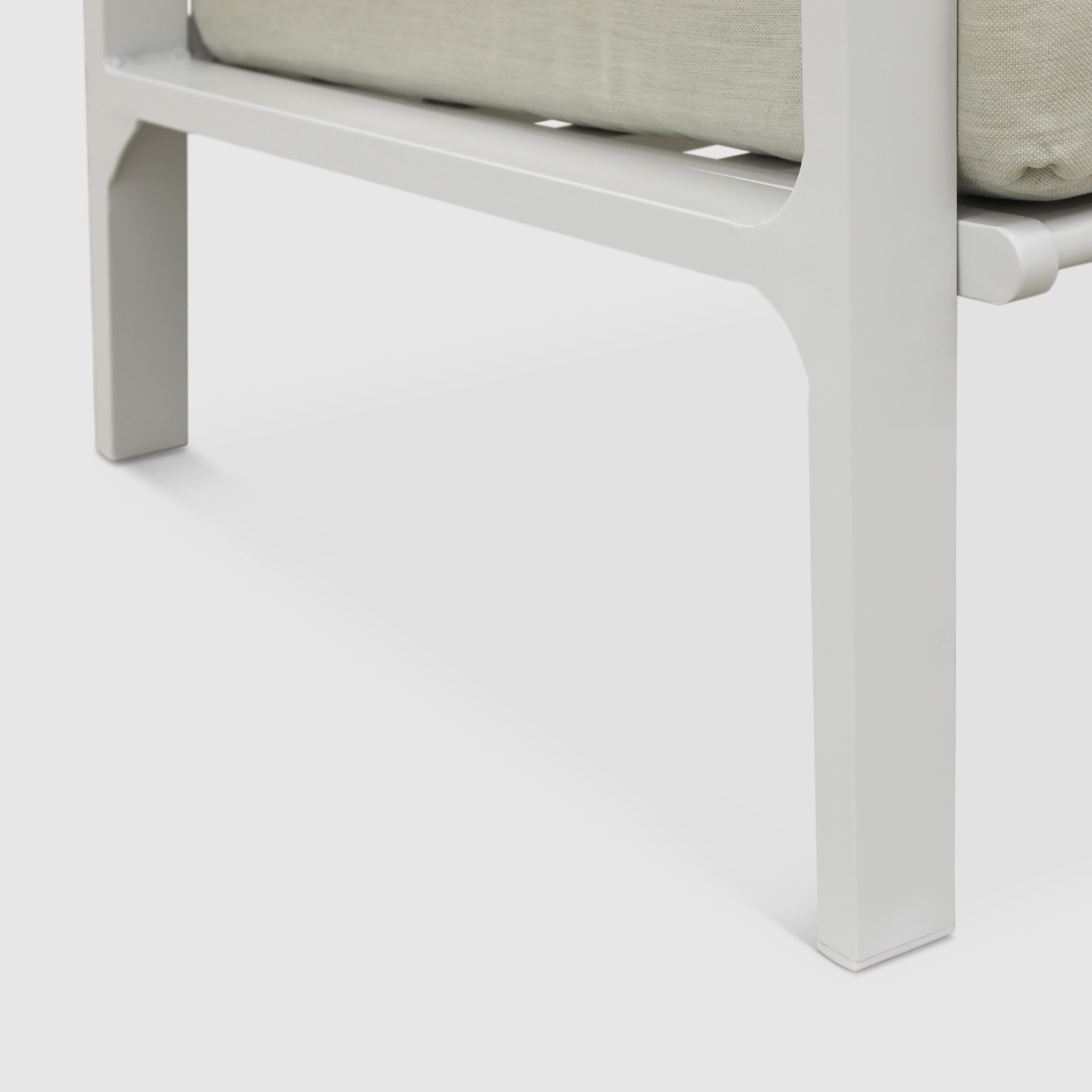 фото Комплект мебели bizzotto ernst белый с подушками 4 предмета