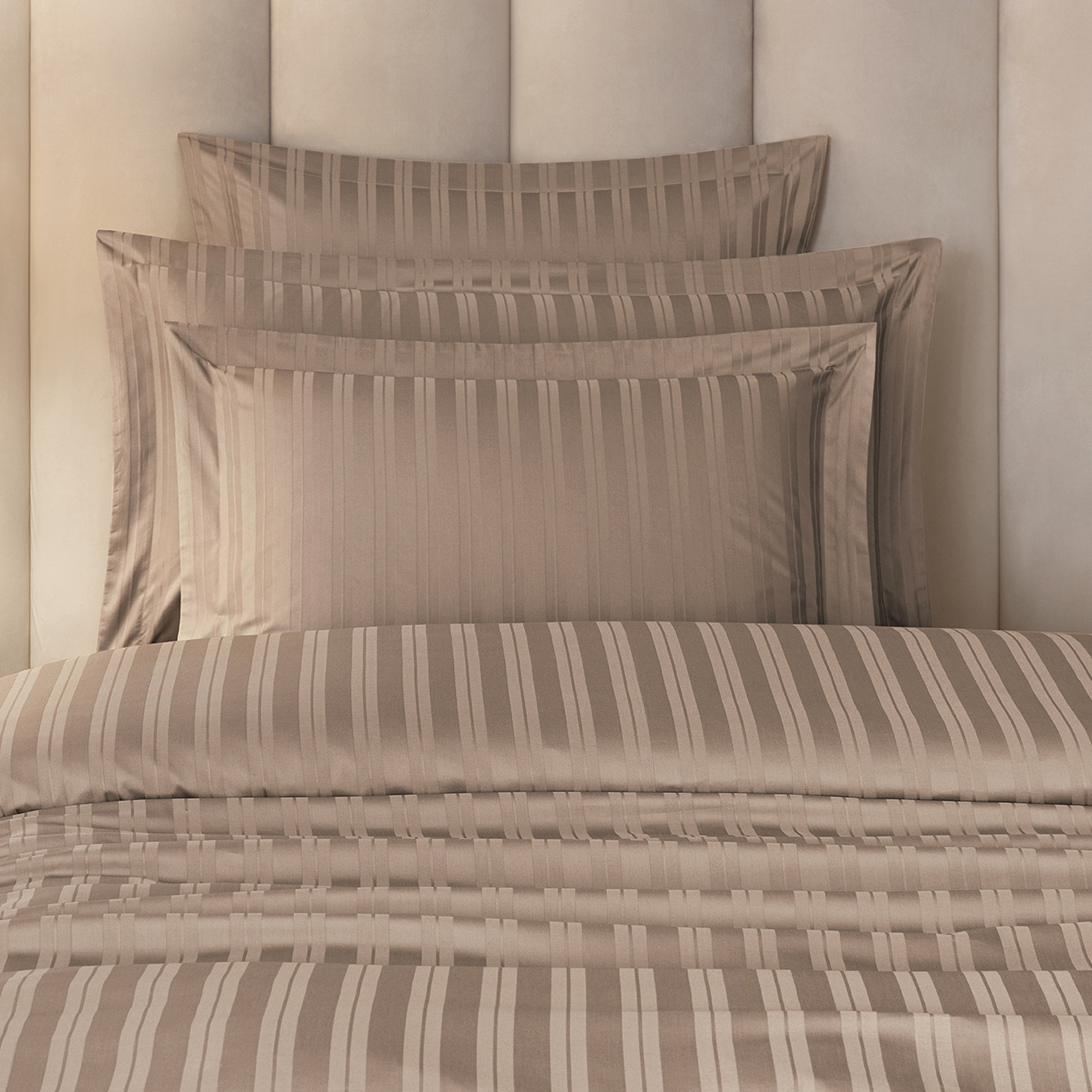 Комплект постельного белья Togas Саккард бежевый Двуспальный евро, размер Евро - фото 4
