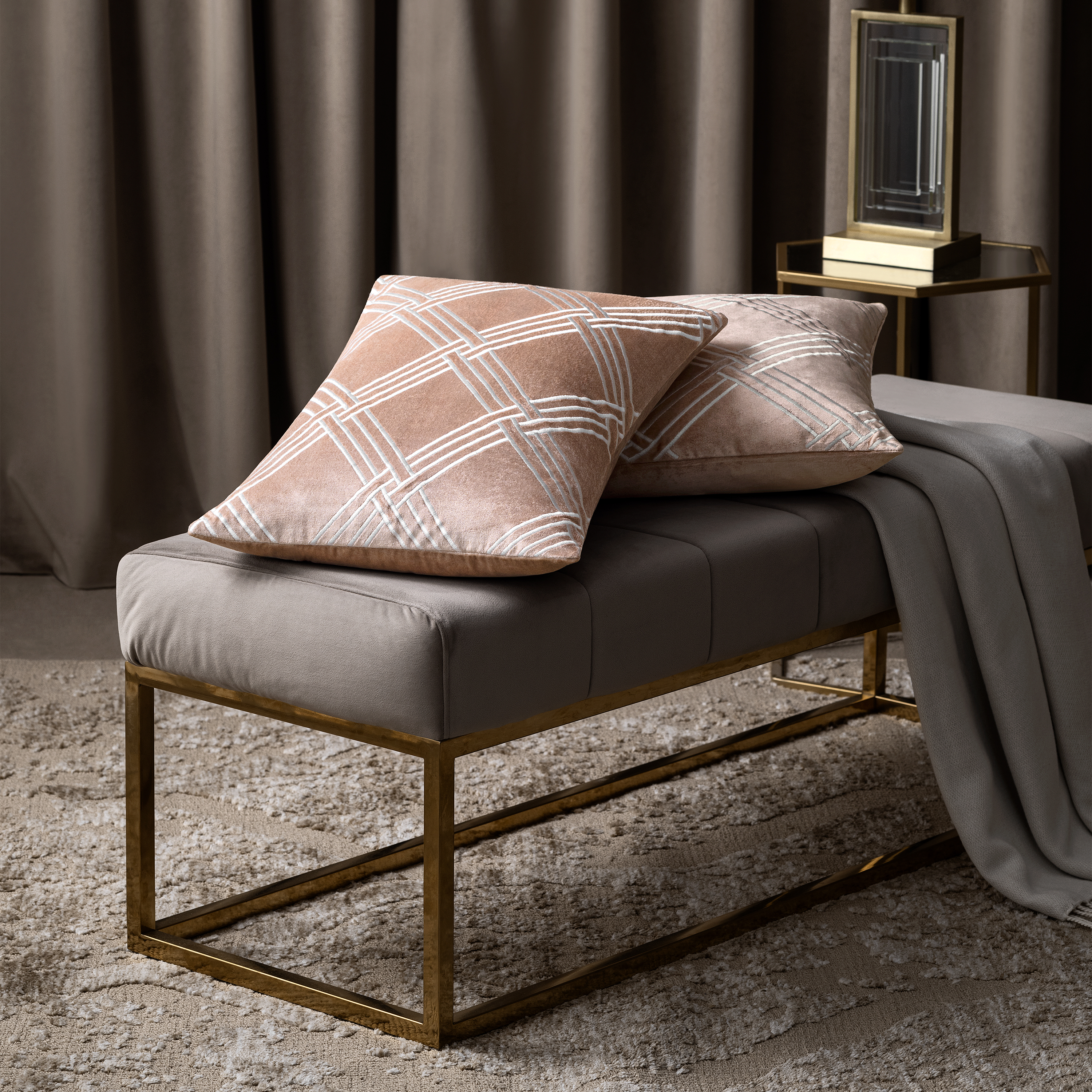 Подушка декоративная Togas Женне розовый 35х50 см 3979₽