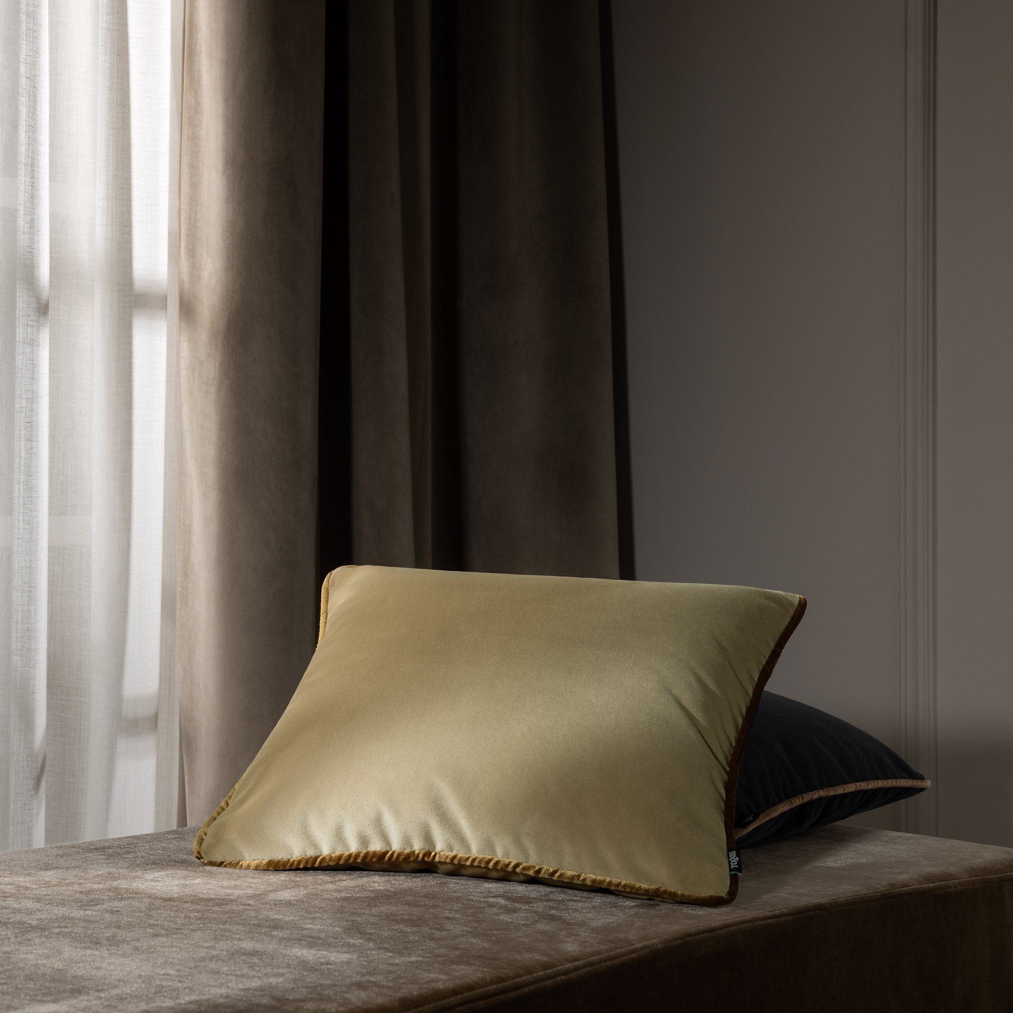 Подушка декоративная Togas Плаур бежевый 43х43 см 3599₽