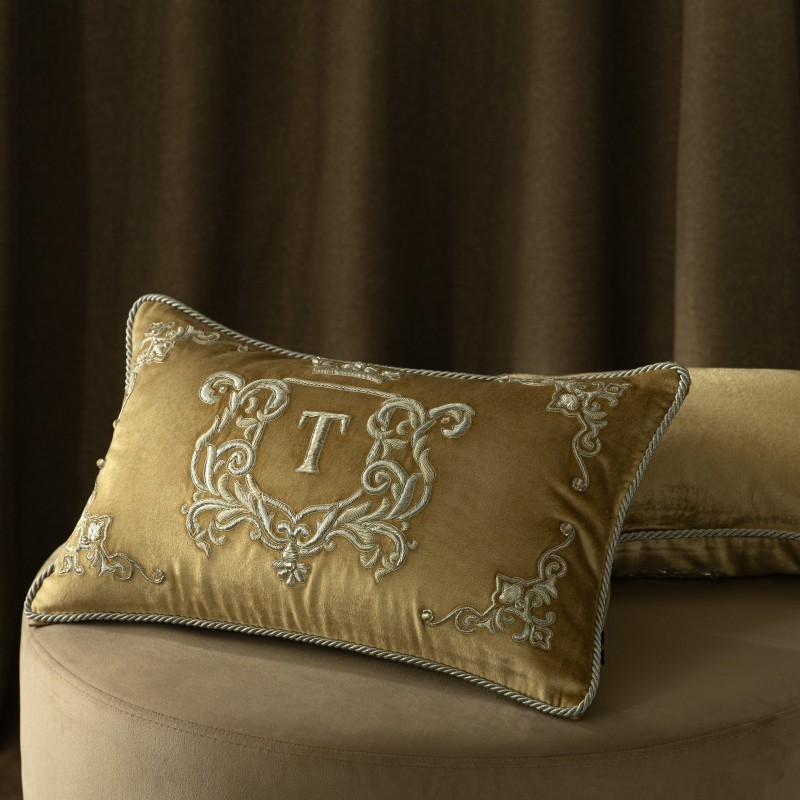 Подушка декоративная Togas Даккеро золотой 30x50 см 27699₽