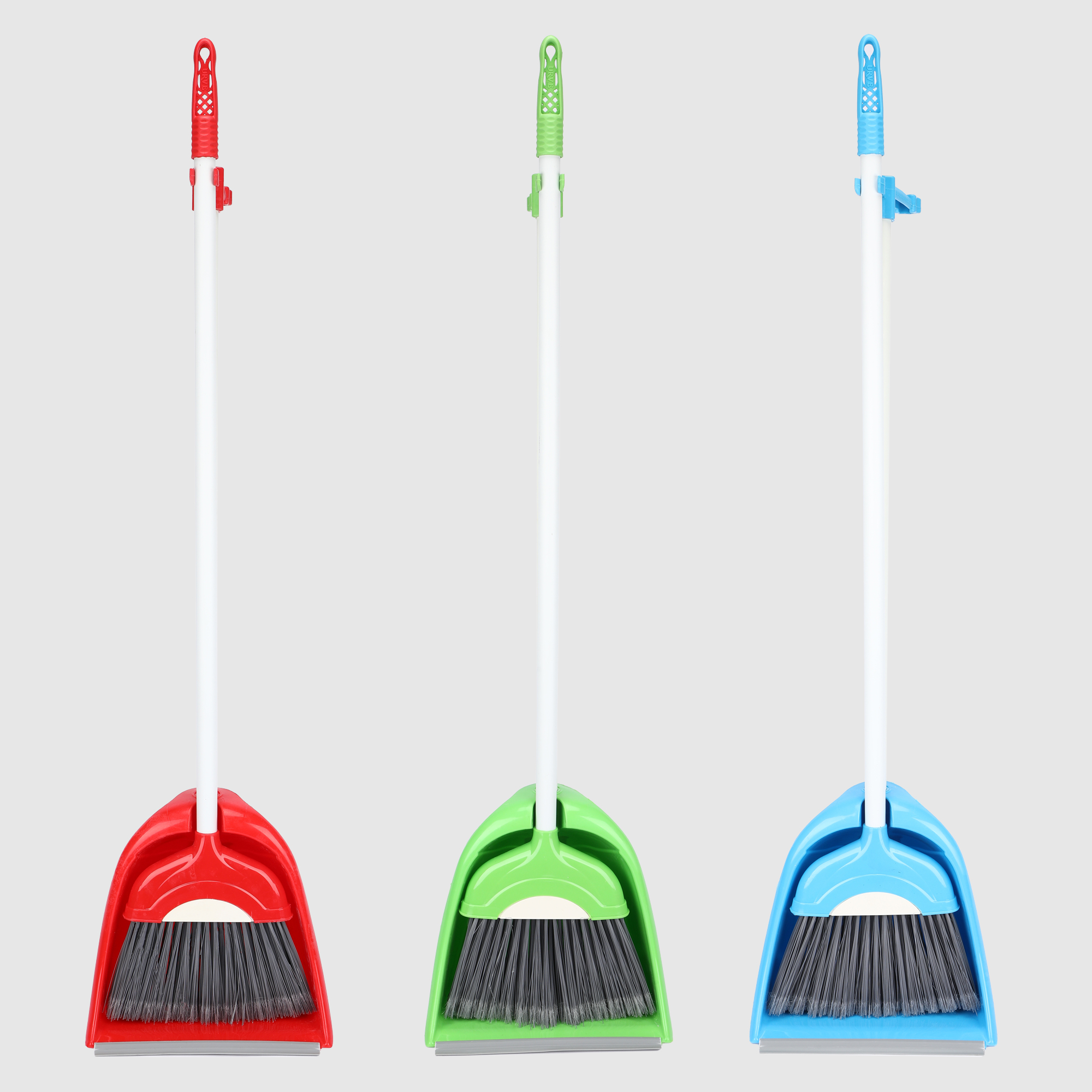 Комплект Urve Plastik щетка и совок с длинной ручкой 399₽