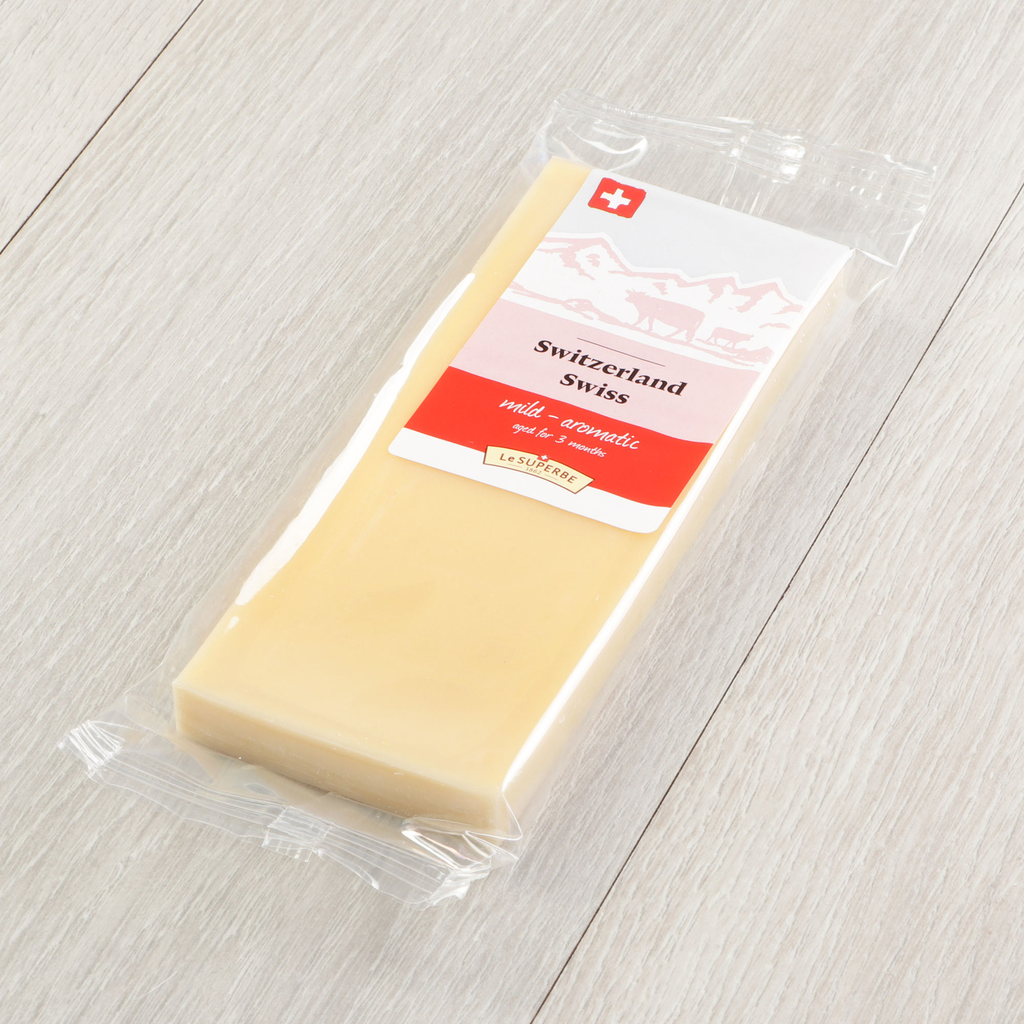 Сыр Le SUPERBE Швейцарский 49% 180 г