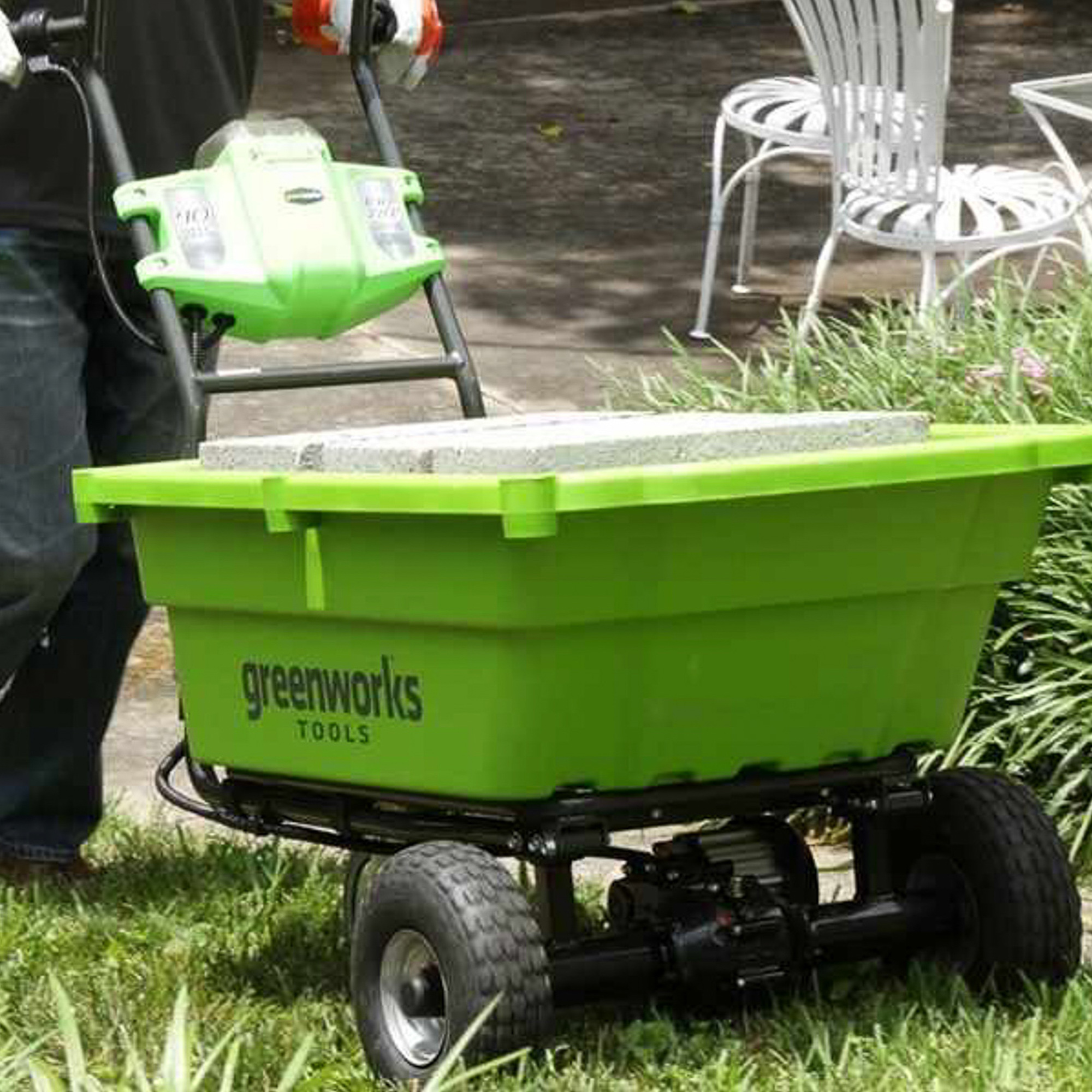 фото Садовая тележка самоходная greenworks 106 л g-max 40v g40gc (без аккум и зар устр)