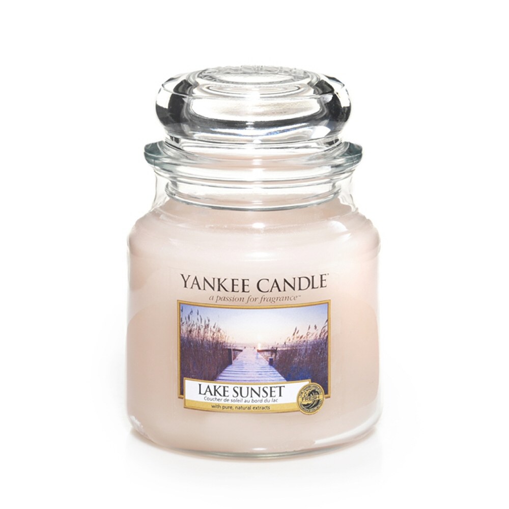 фото Ароматическая свеча yankee candle закат на озере (1270618e)