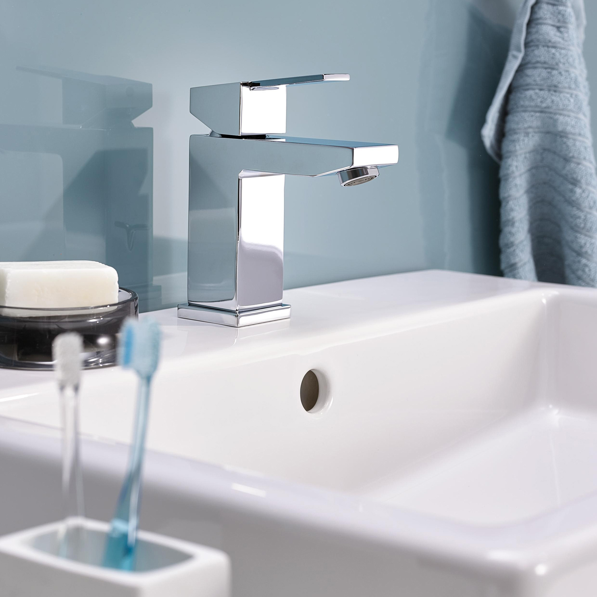 фото Смеситель для раковины grohe sail cube