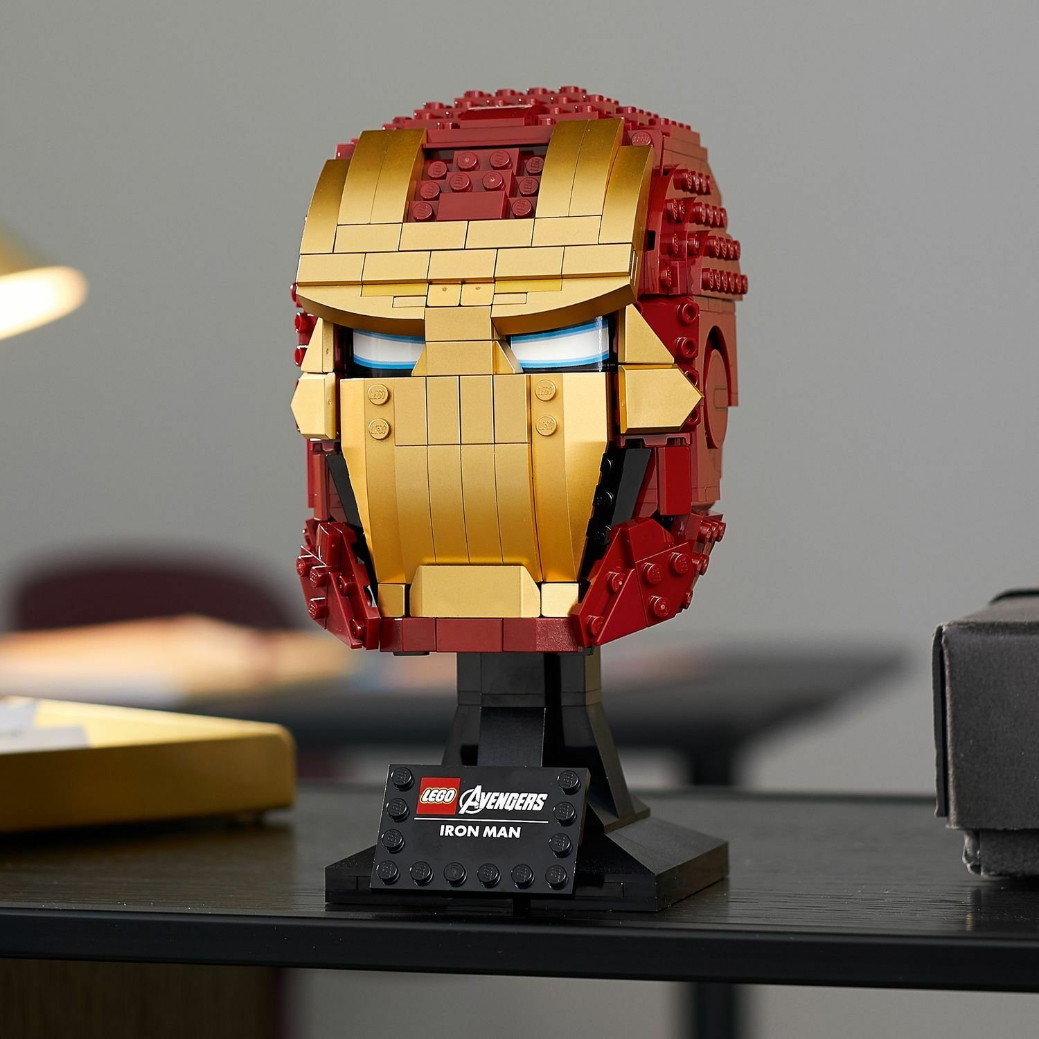 фото Конструктор lego super heroes шлем железного человека 76165