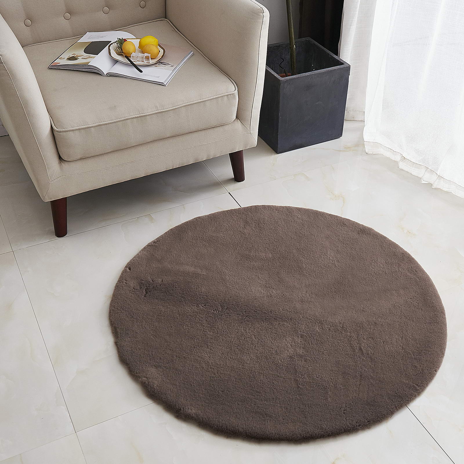 фото Коврик плюшевый sofi de marko шоколадный 100 см