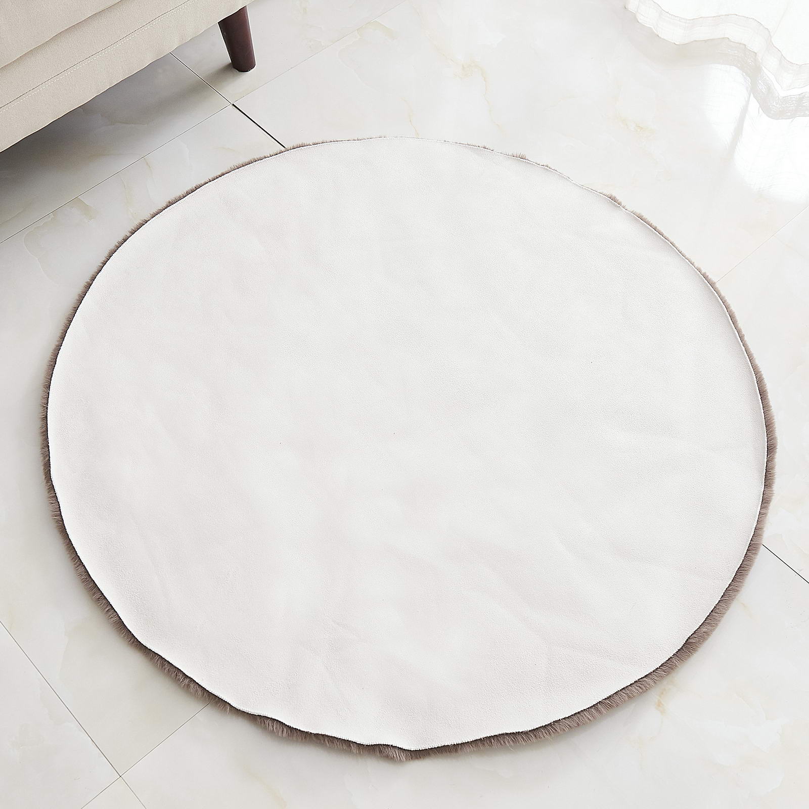 фото Коврик плюшевый sofi de marko шоколадный 100 см