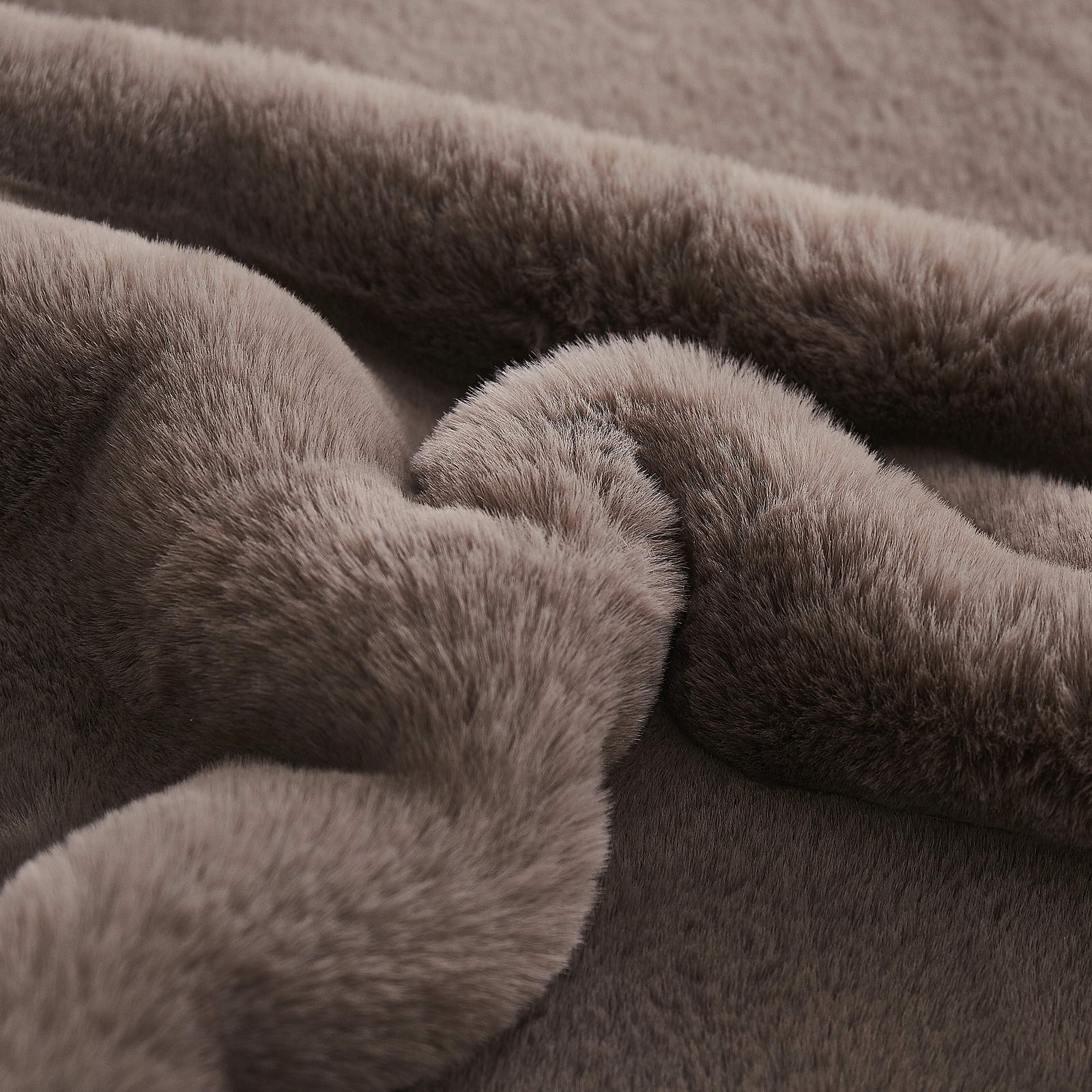 фото Коврик плюшевый sofi de marko шоколадный 100 см