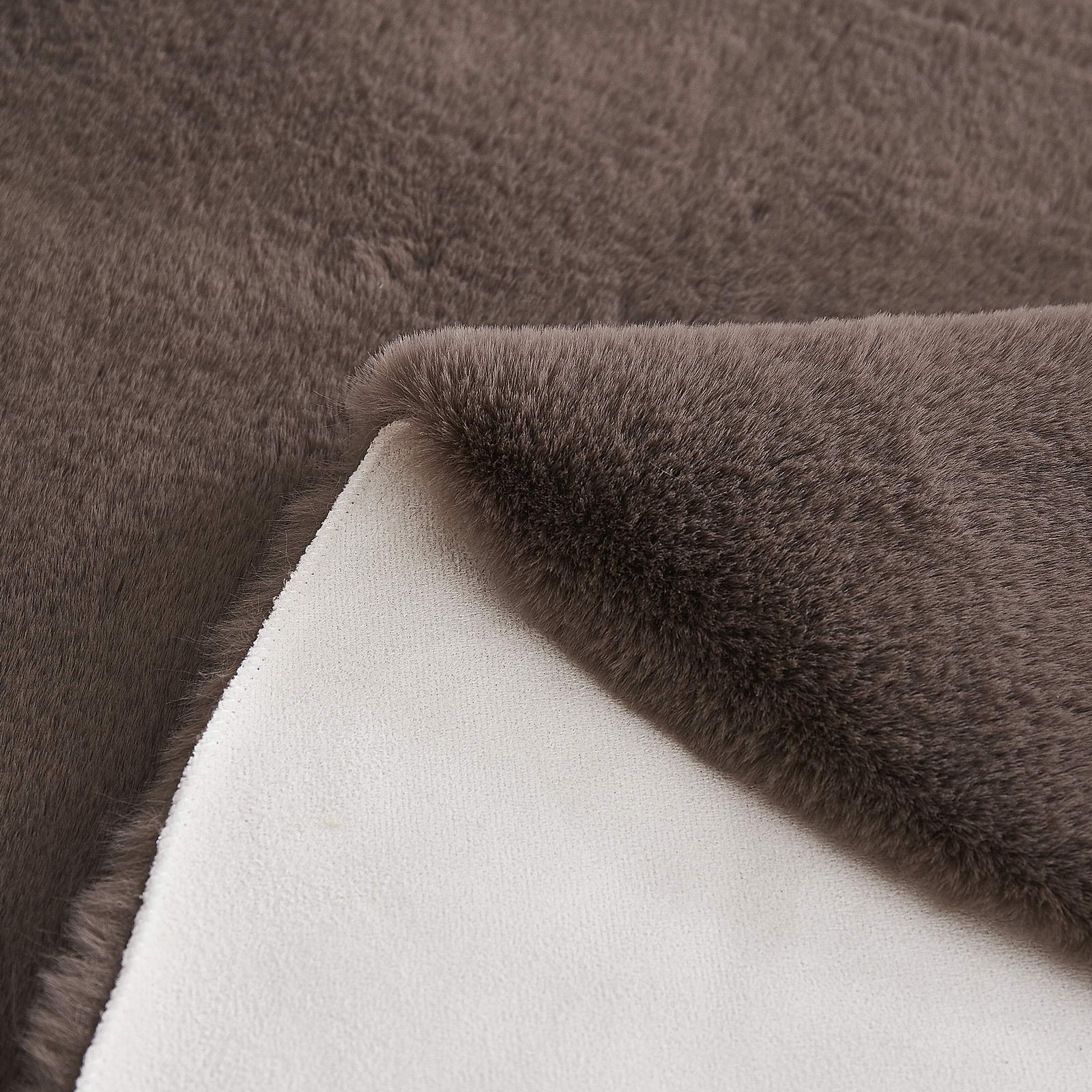 фото Коврик плюшевый sofi de marko шоколадный 100 см