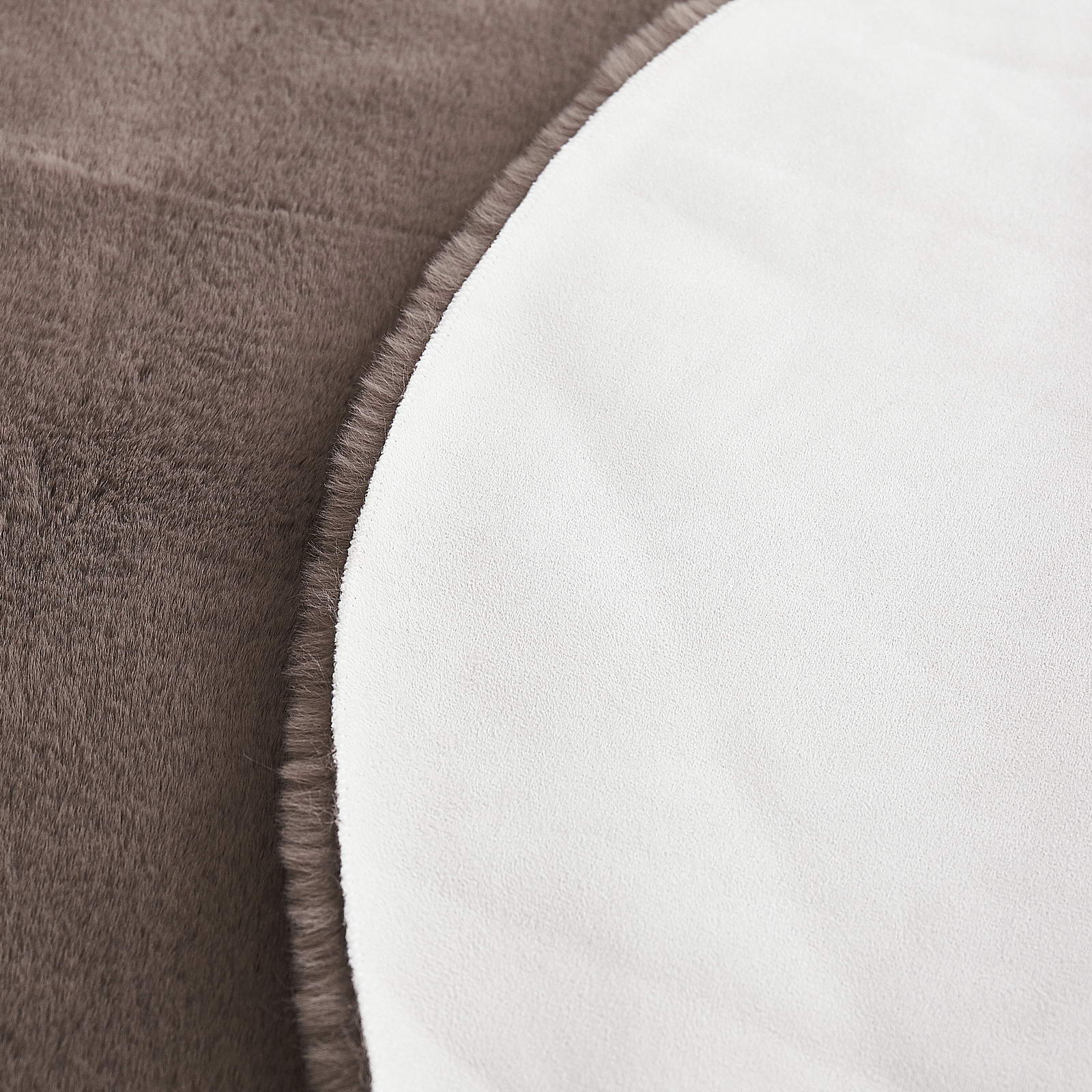 фото Коврик плюшевый sofi de marko шоколадный 100 см