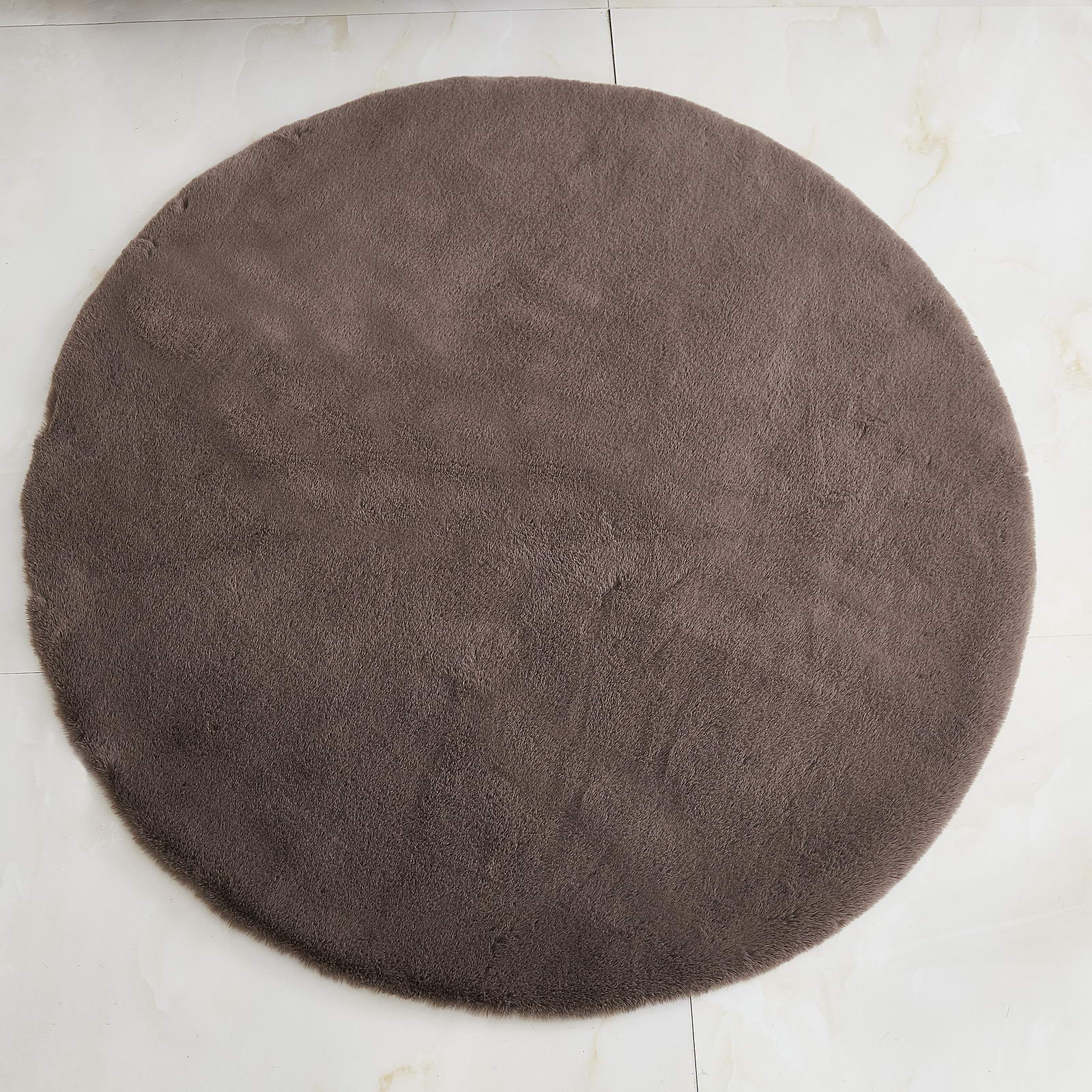 фото Коврик плюшевый sofi de marko шоколадный 100 см