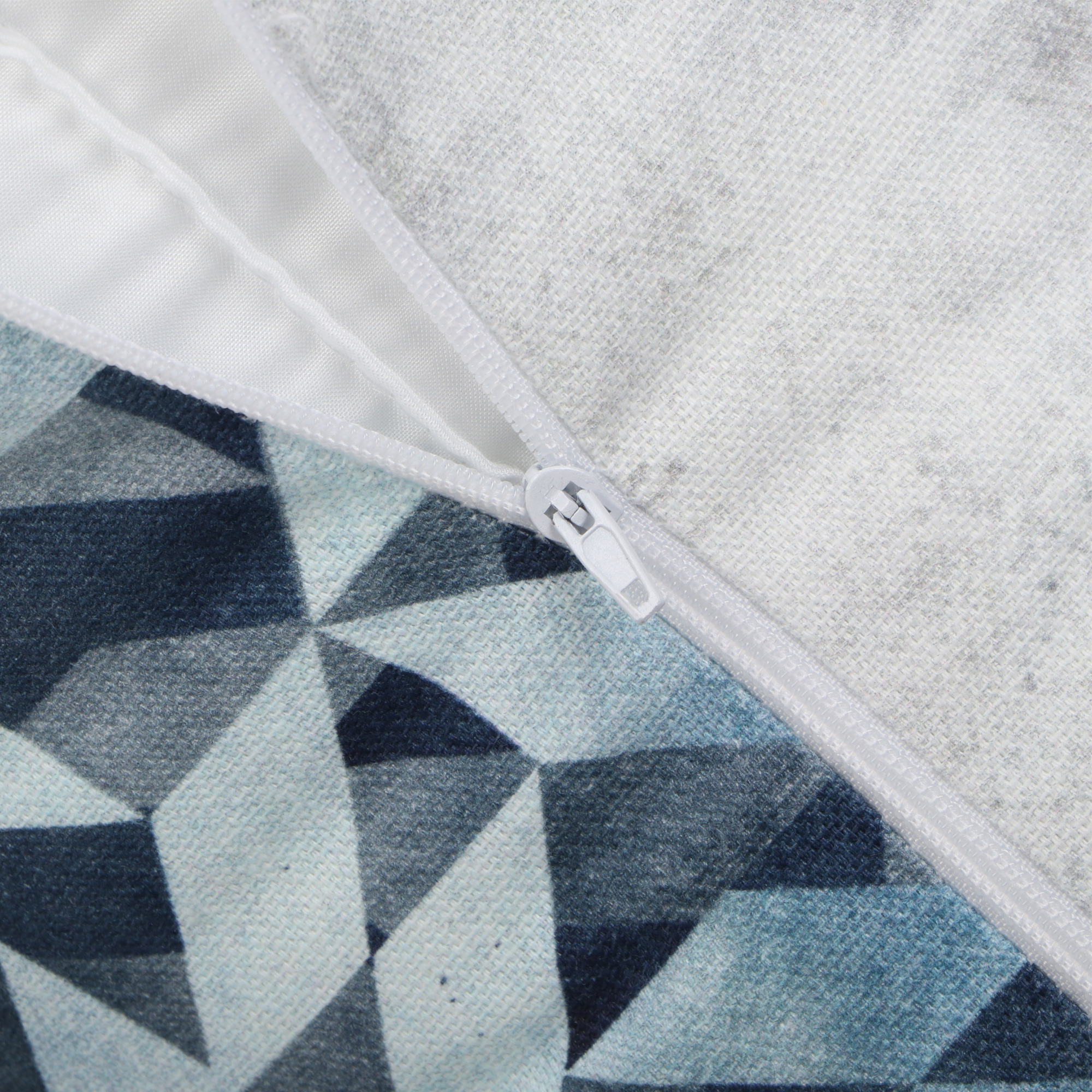фото Декоративная подушка togas магелан синяя 45х45 см