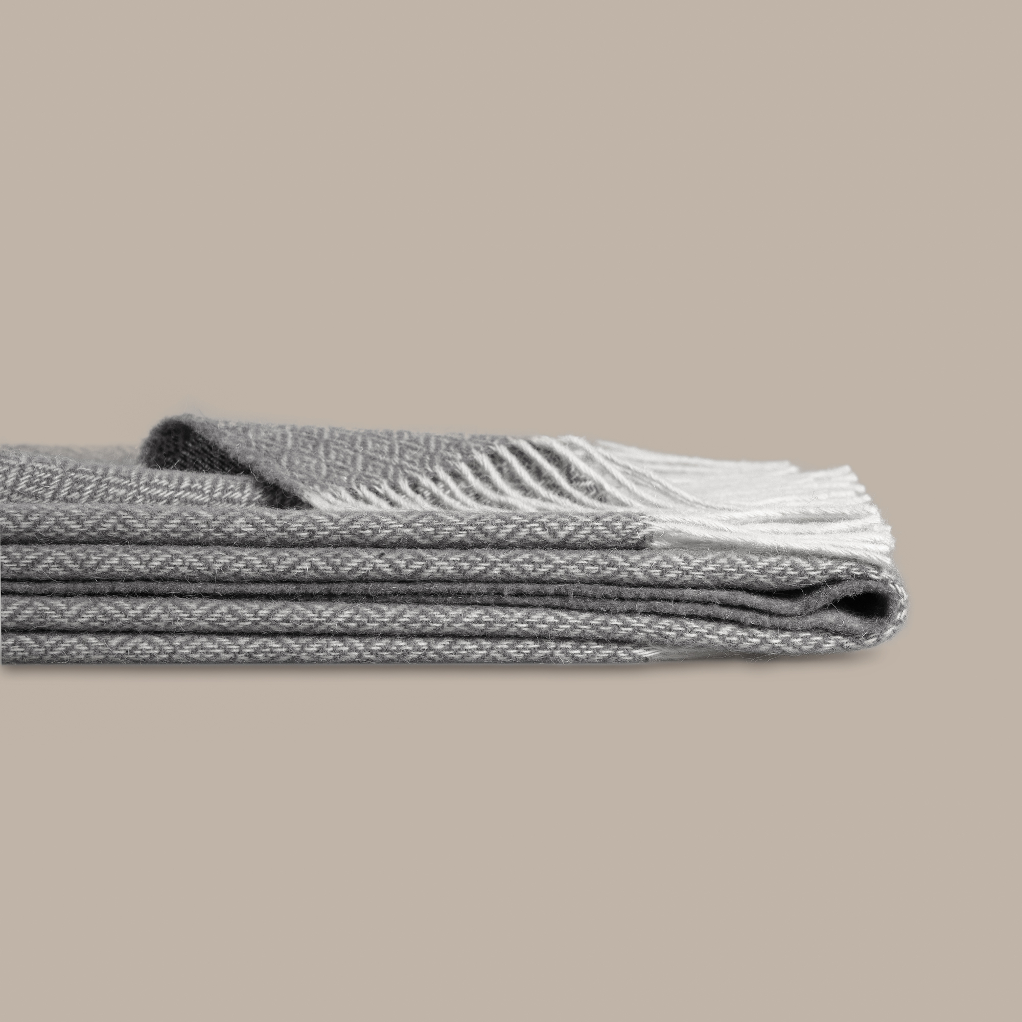 Плед Estia Патино белый с серым 140х200 см, цвет серый - фото 2