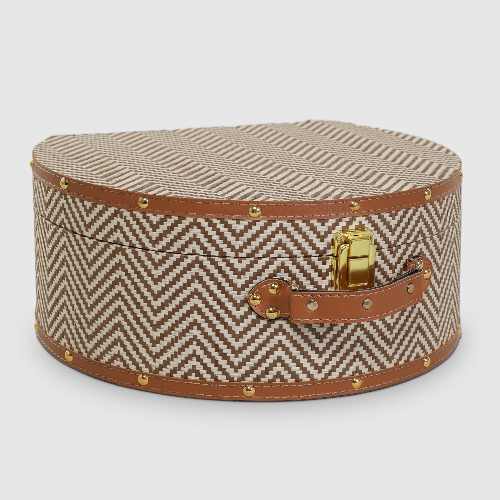 

Декоративный саквояж Fuzhou star коричневый с белым 35,5х31х15 см, Белый;коричневый