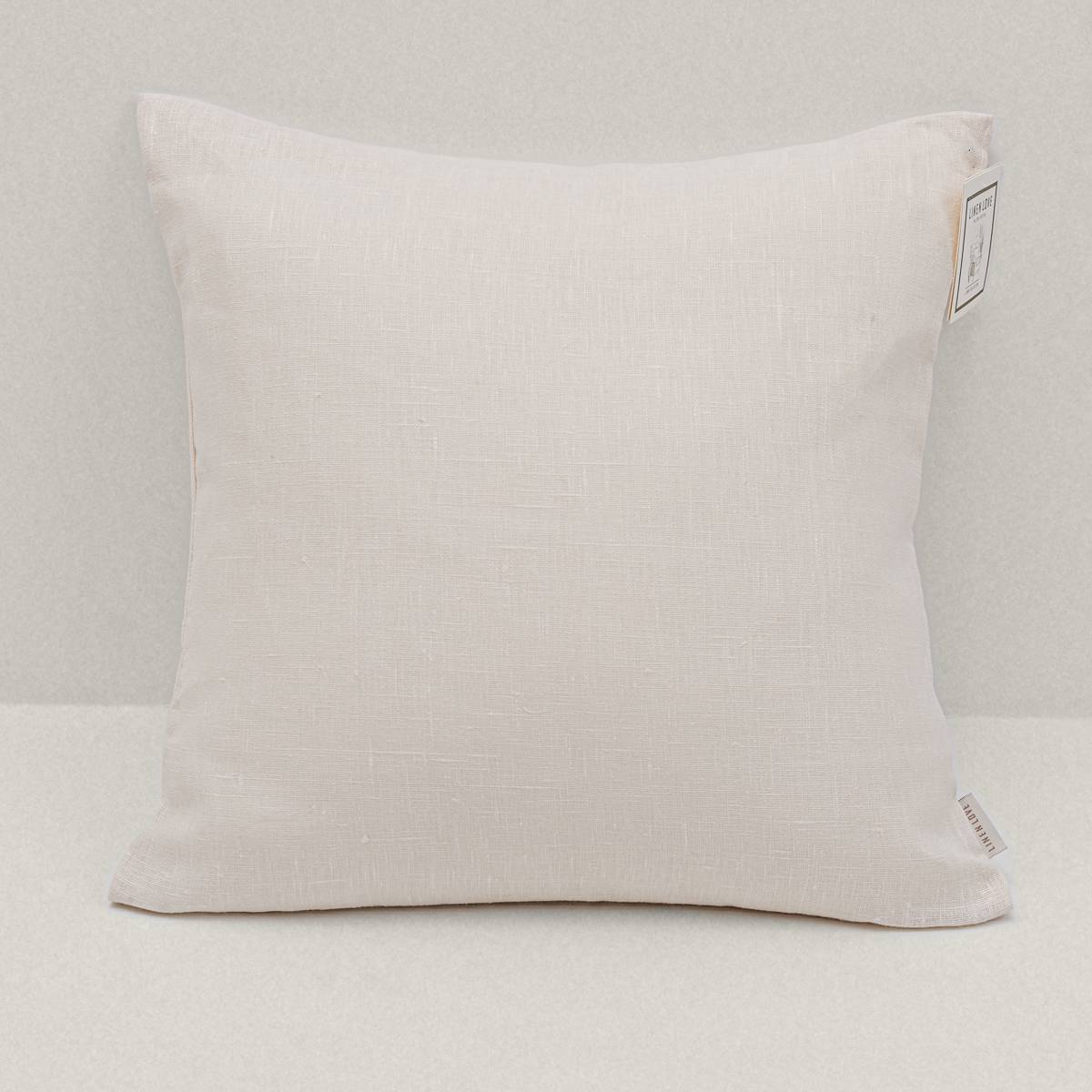 Декоративная подушка Linen Love Белый лебедь белая 45х45 см