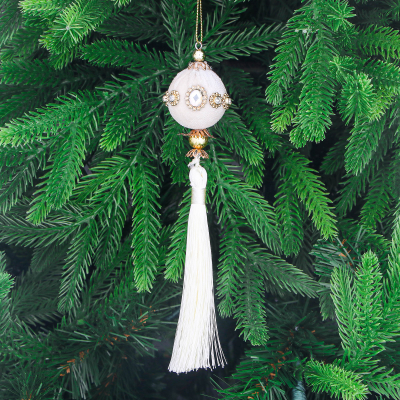 Изображение товара Елочный шар 19 см Goodwill с кисточкой в золотом и кремовом цвете