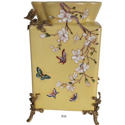 Изображение товара Ваза Glasar на позолоченных ножках с бабочками, желтая, 21x15x33 см