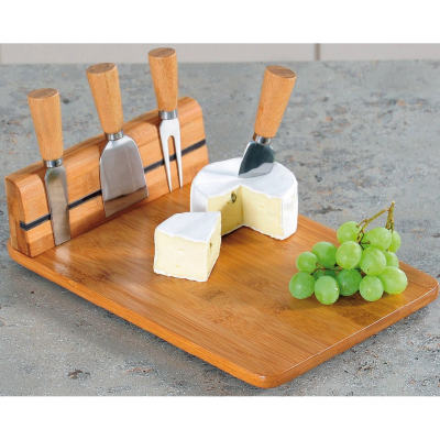 Изображение товара Набор для резки сыра Kesper с бамбуковой доской и ножами Изображение товара Набор для резки сыра Kesper с бамбуковой доской и ножами