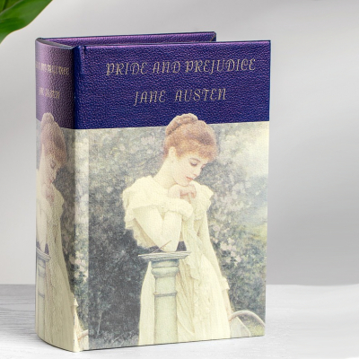 Изображение товара Шкатулка Glasar Pride and Prejudice в виде книги бежевая 14х6х20 см