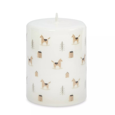 Изображение товара Цилиндическая свеча Anna Lafarg лошадки 7х10 см бело-золотая декоративная Изображение товара Цилиндическая свеча Anna Lafarg лошадки 7х10 см бело-золотая декоративная