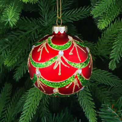 Изображение товара Стеклянная елочная игрушка шар с новогодним узором 8 см красная