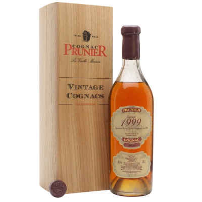 Изображение товара Коньяк Prunier Grande Champagne AOC 1999 0.7 л в подарочной упаковке Изображение товара Коньяк Prunier Grande Champagne AOC 1999 0.7 л в подарочной упаковке